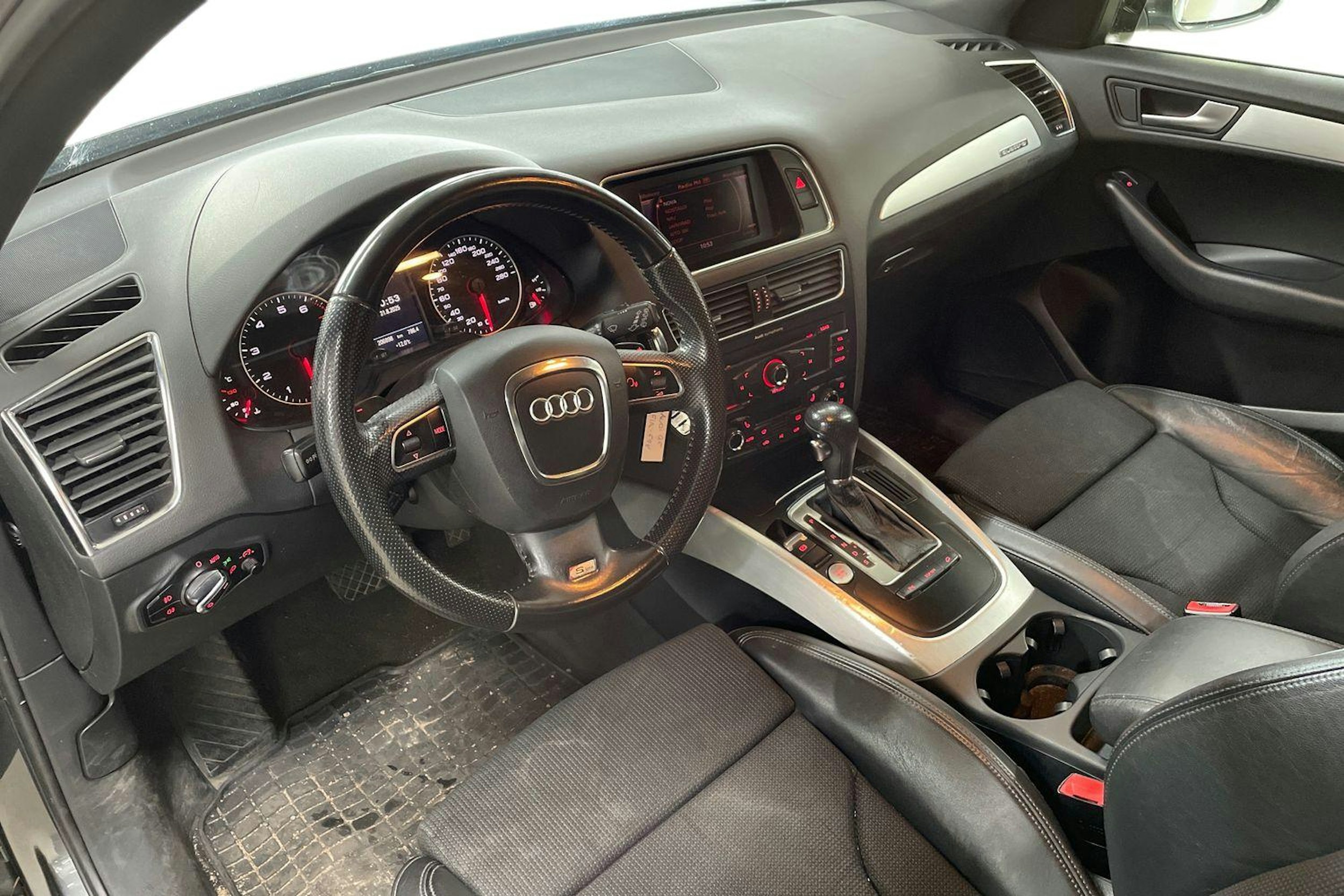 Harmaa Audi Q5 2009 kuva 3.