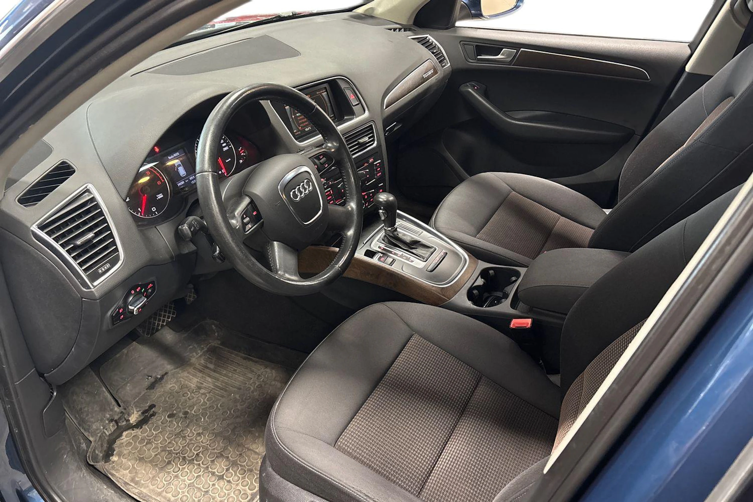 sininen Audi Q5 2009 kuva 3.