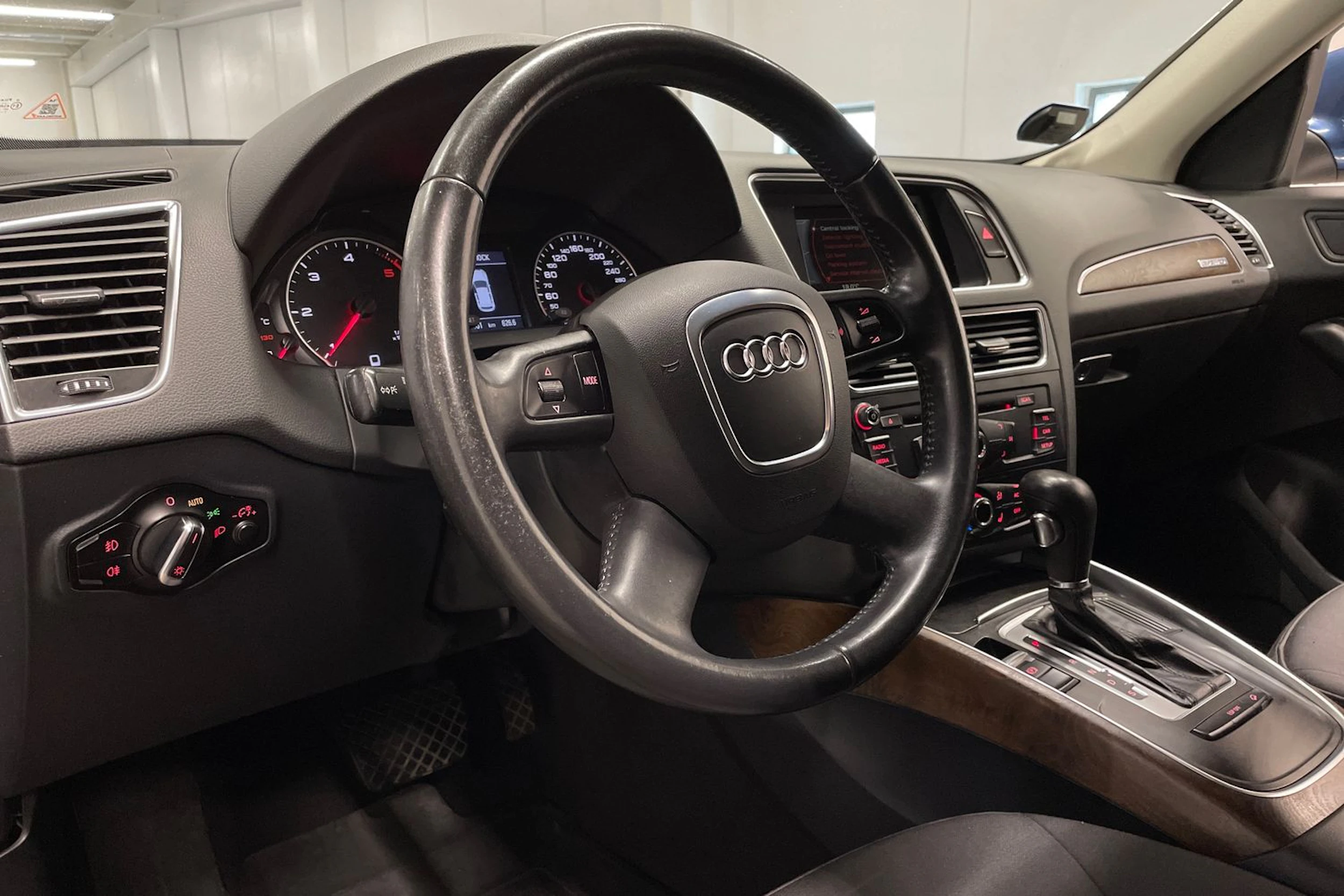 sininen Audi Q5 2009 kuva 19.
