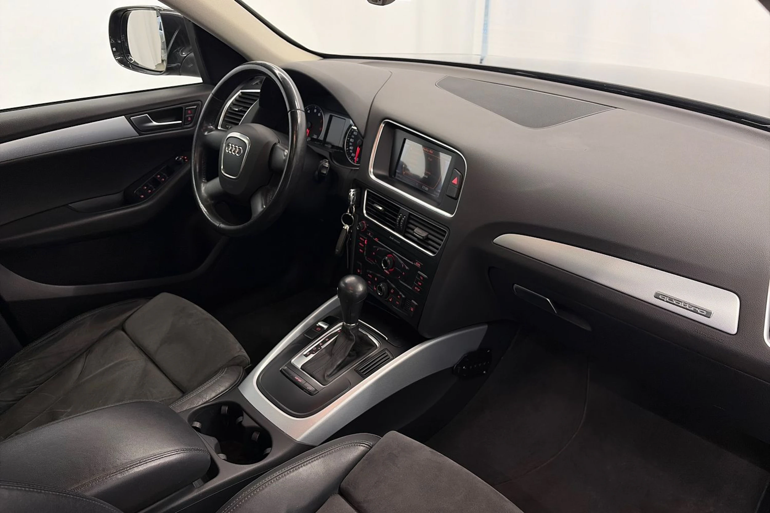 harmaa Audi Q5 2009 kuva 17.