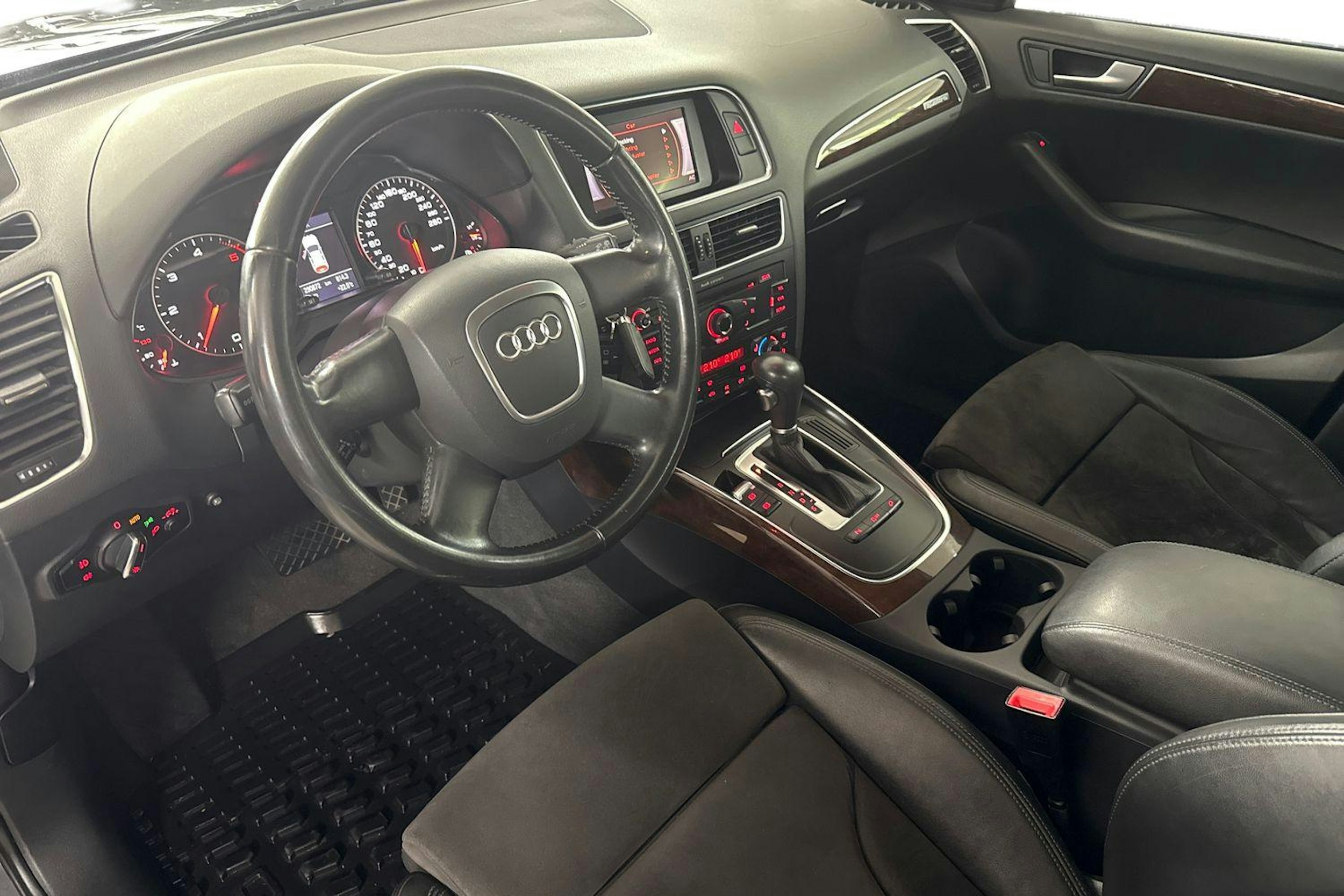 sininen Audi Q5 2010 kuva 7.