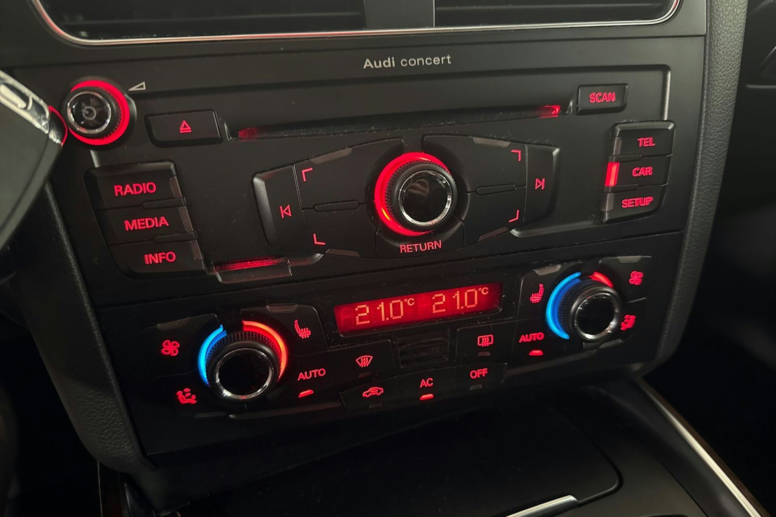 sininen Audi Q5 2010 kuva 21.