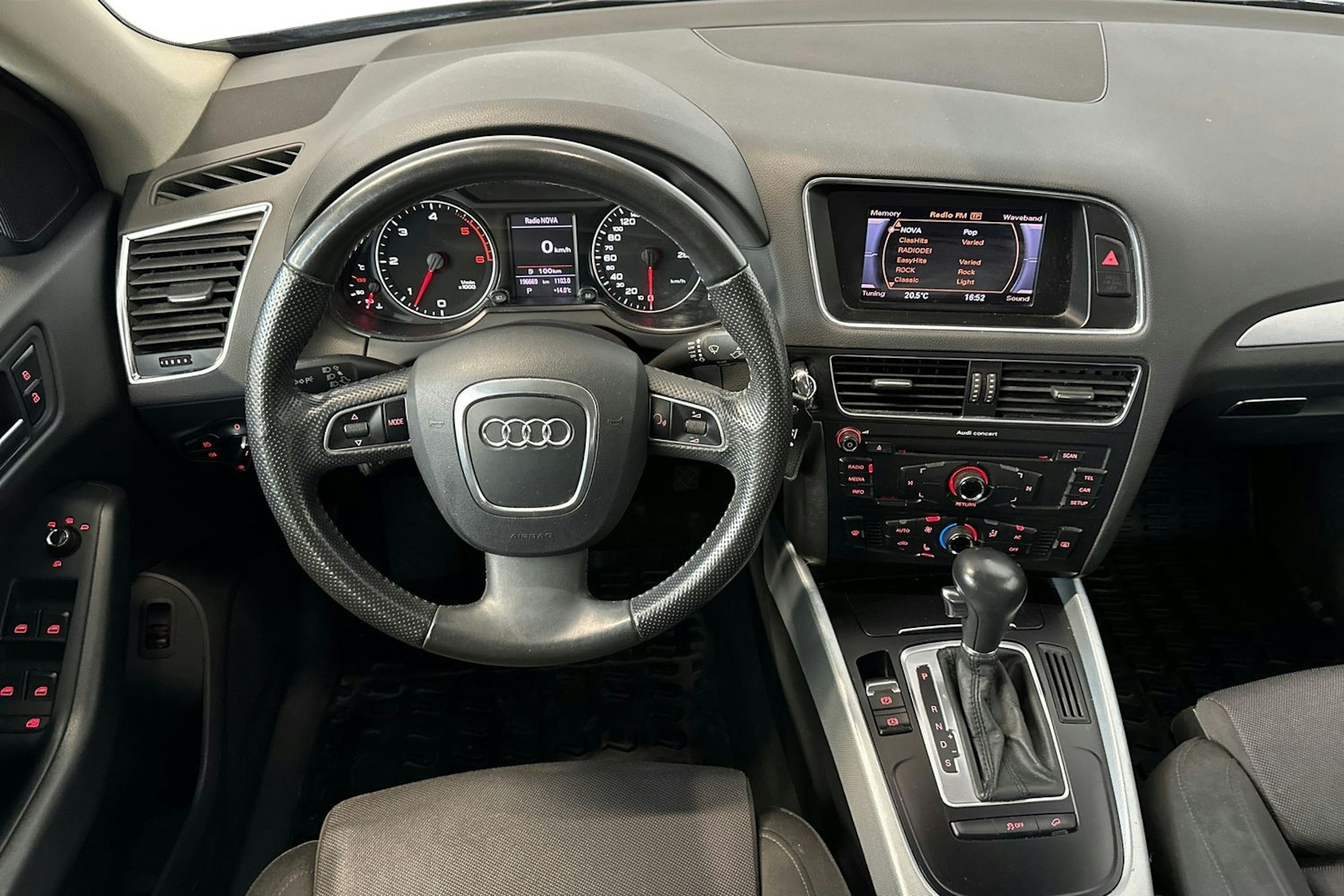 Musta Audi Q5 2011 kuva 9.
