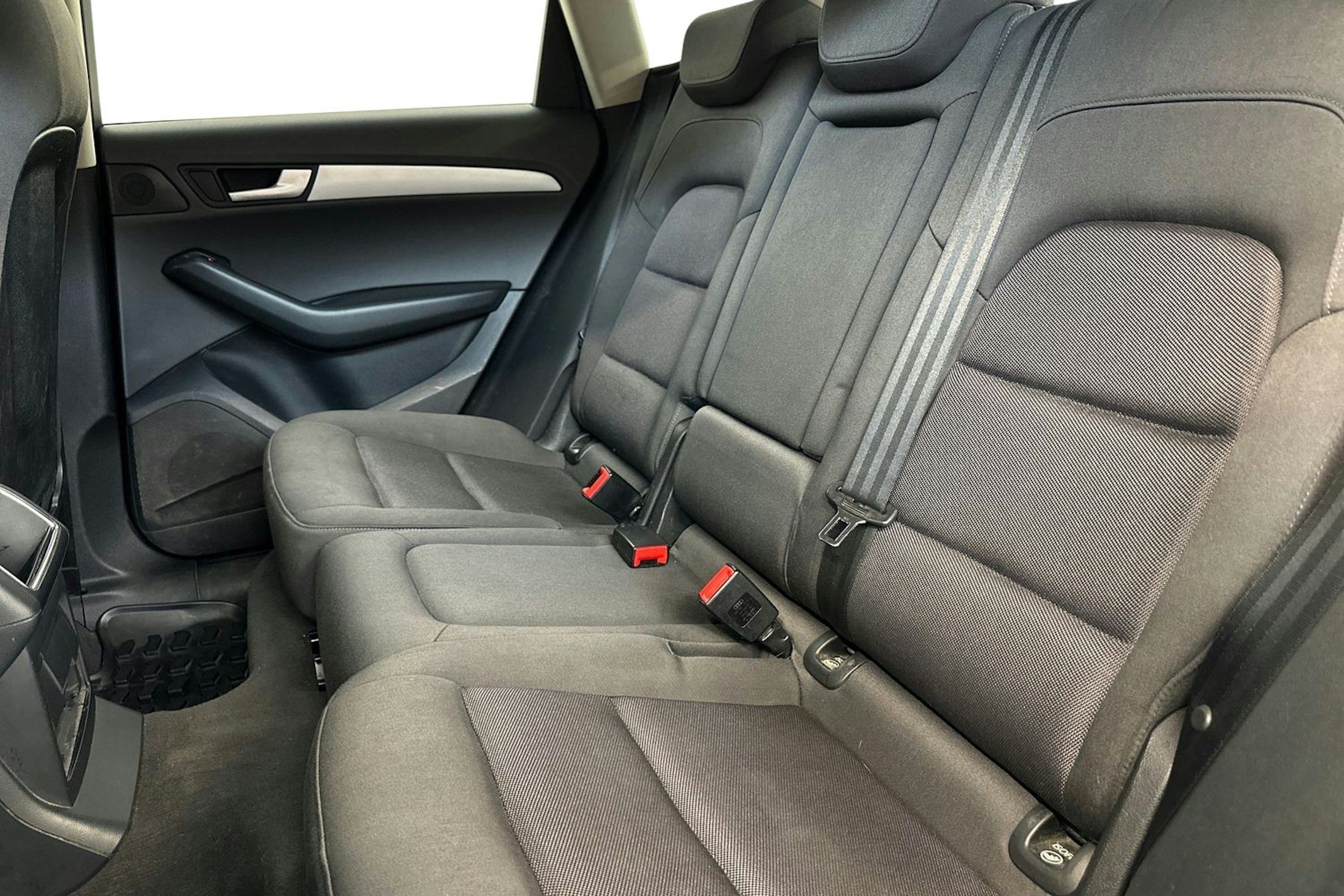 Musta Audi Q5 2011 kuva 10.