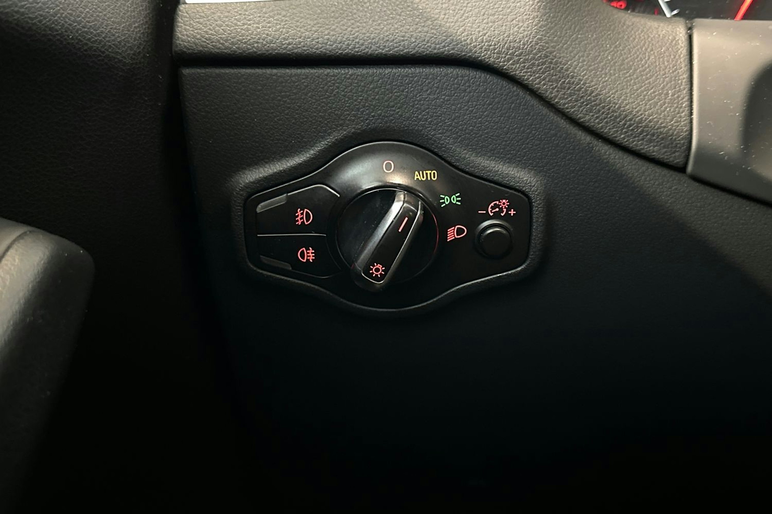 Musta Audi Q5 2011 kuva 15.