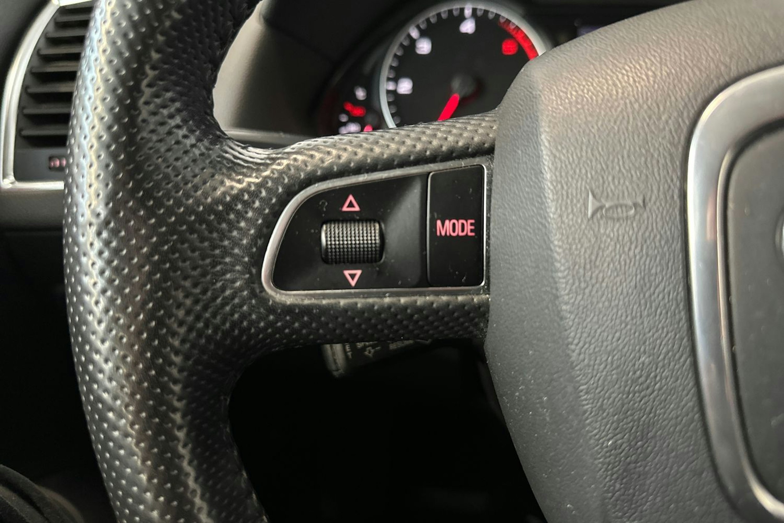 Musta Audi Q5 2011 kuva 16.