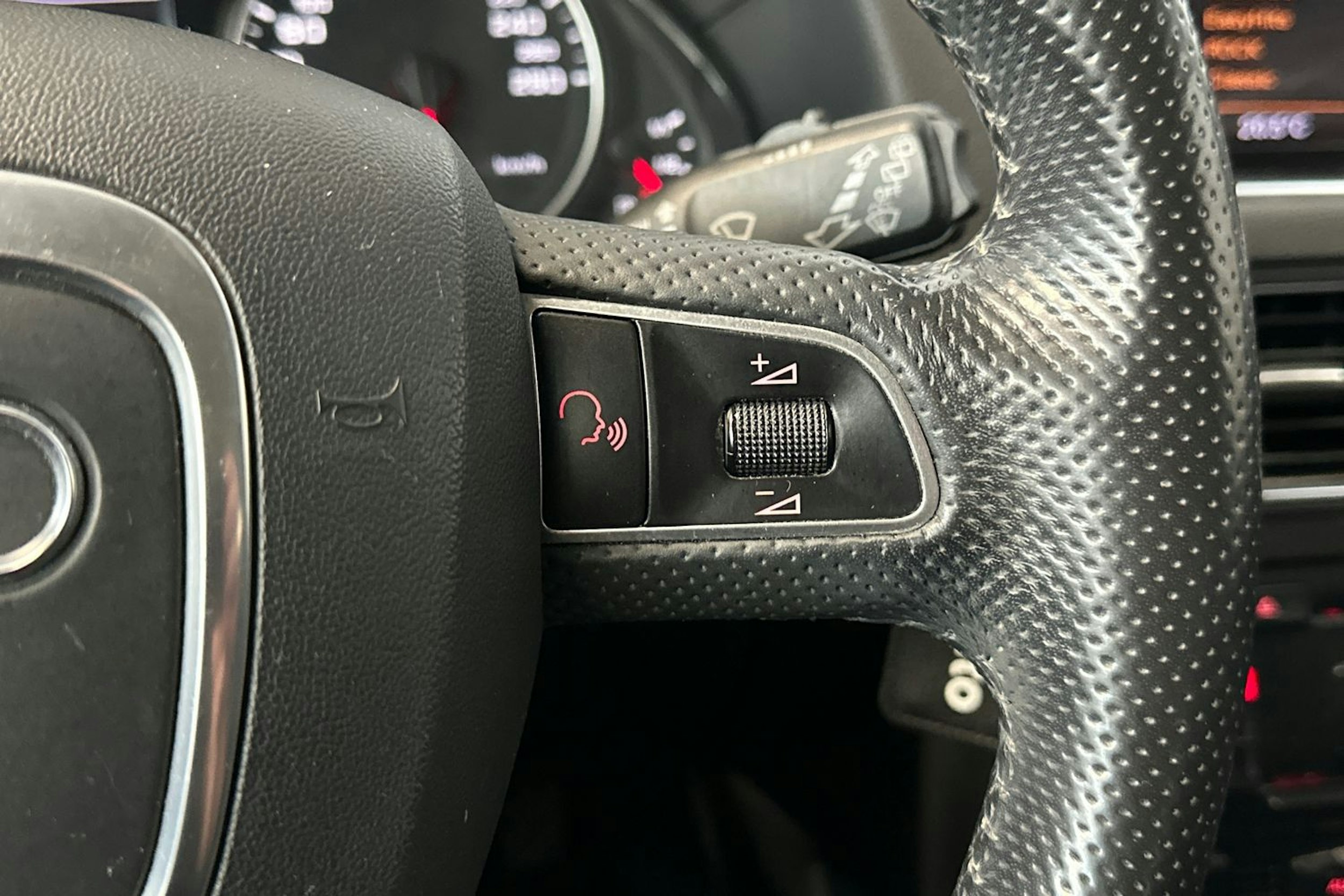 Musta Audi Q5 2011 kuva 18.