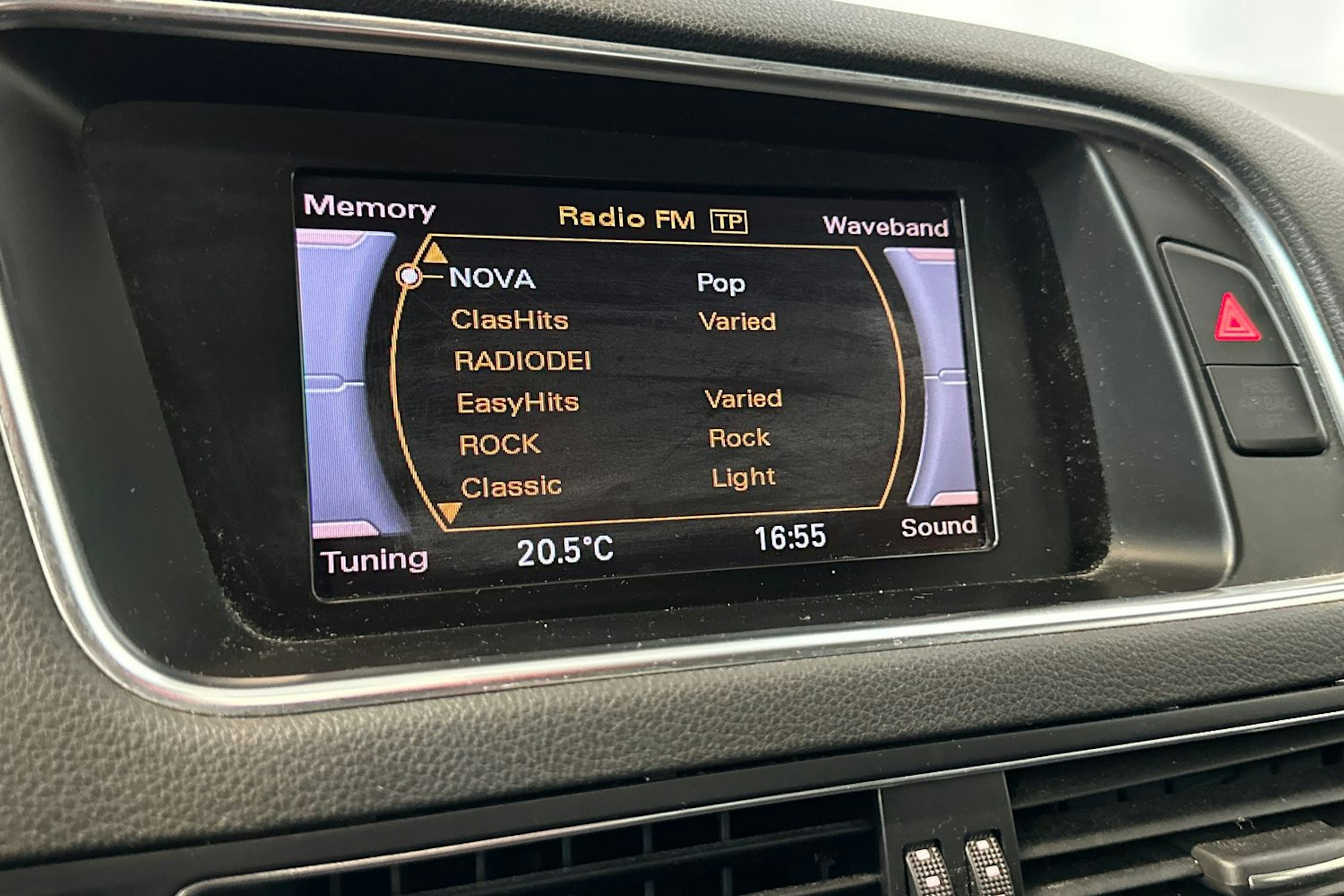 Musta Audi Q5 2011 kuva 21.