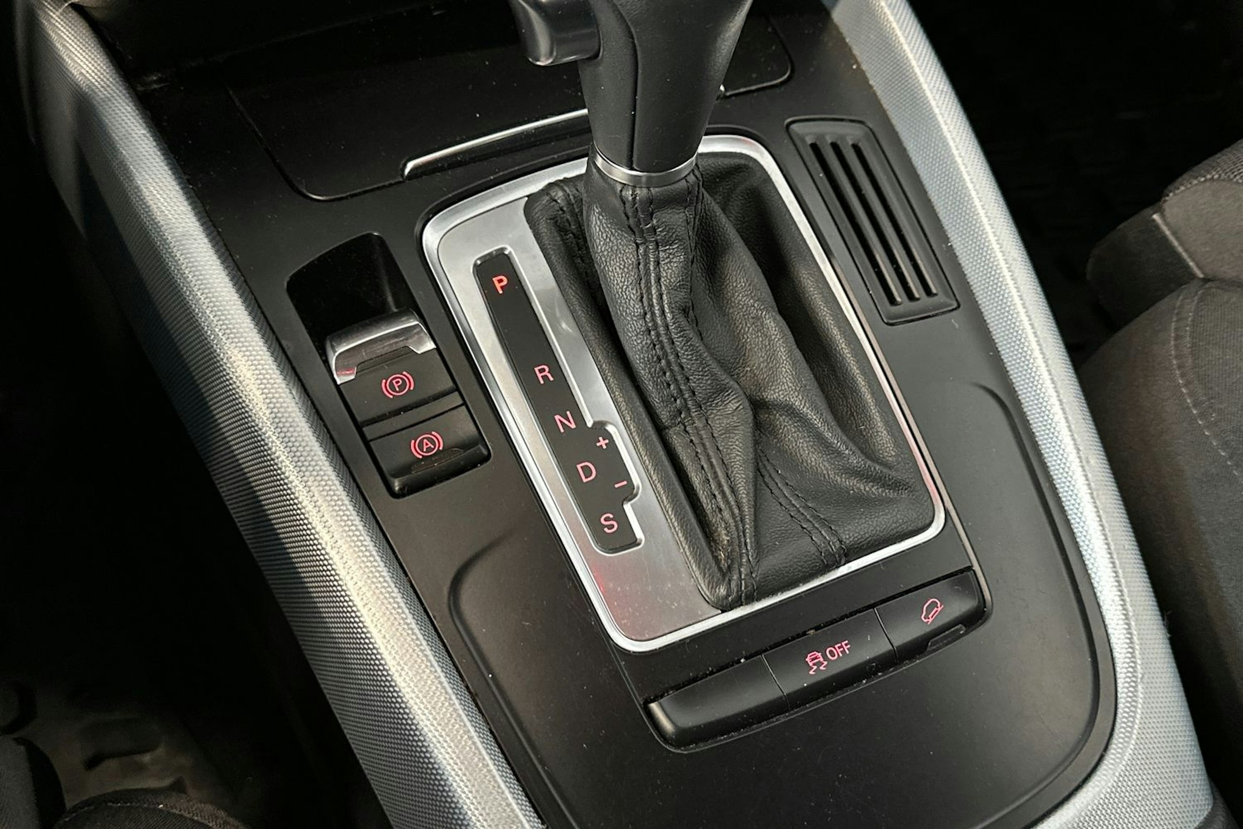 Musta Audi Q5 2011 kuva 23.