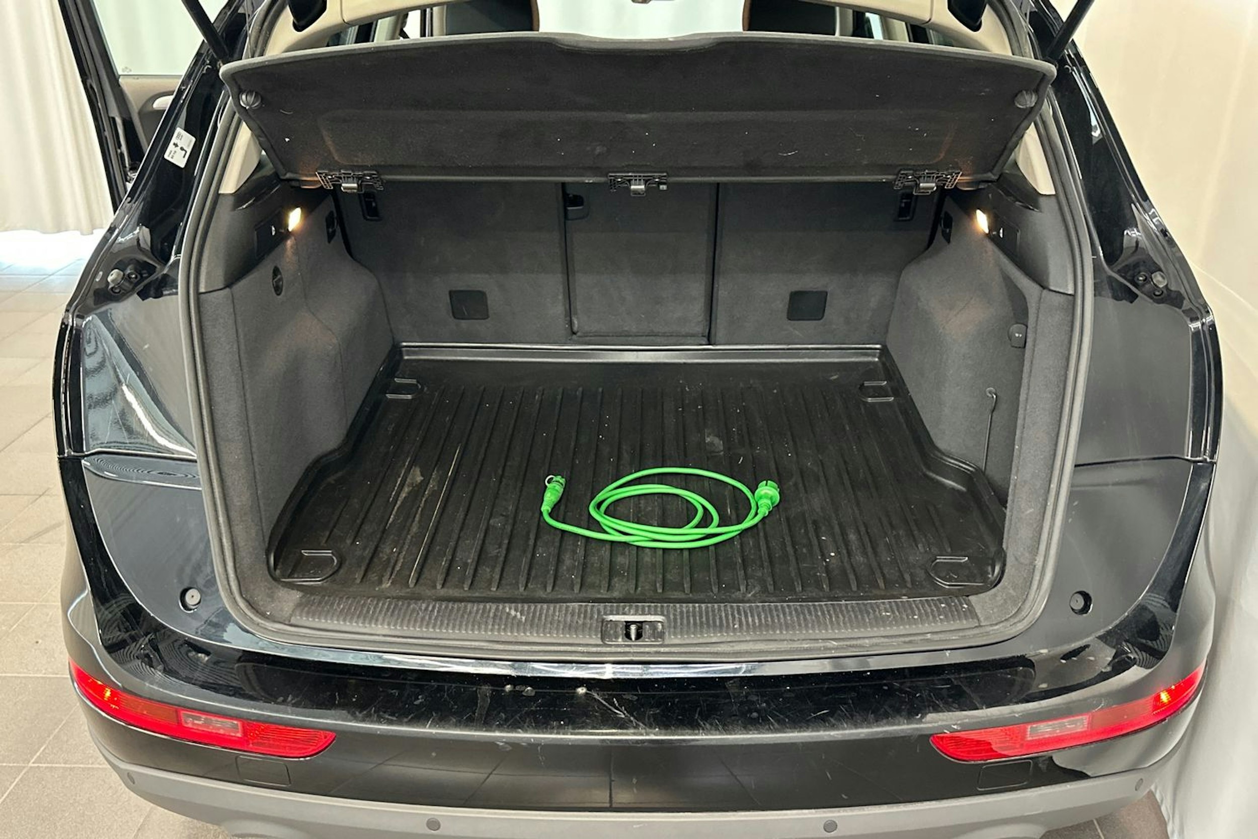 Musta Audi Q5 2011 kuva 24.