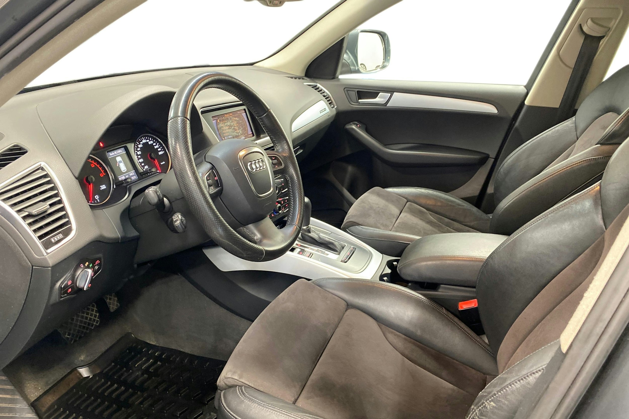 harmaa Audi Q5 2011 kuva 7.