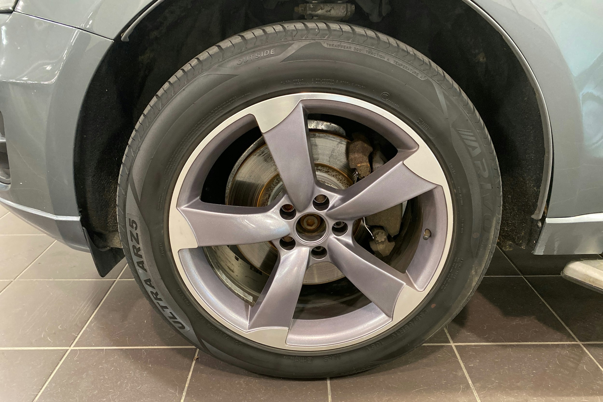 harmaa Audi Q5 2011 kuva 11.