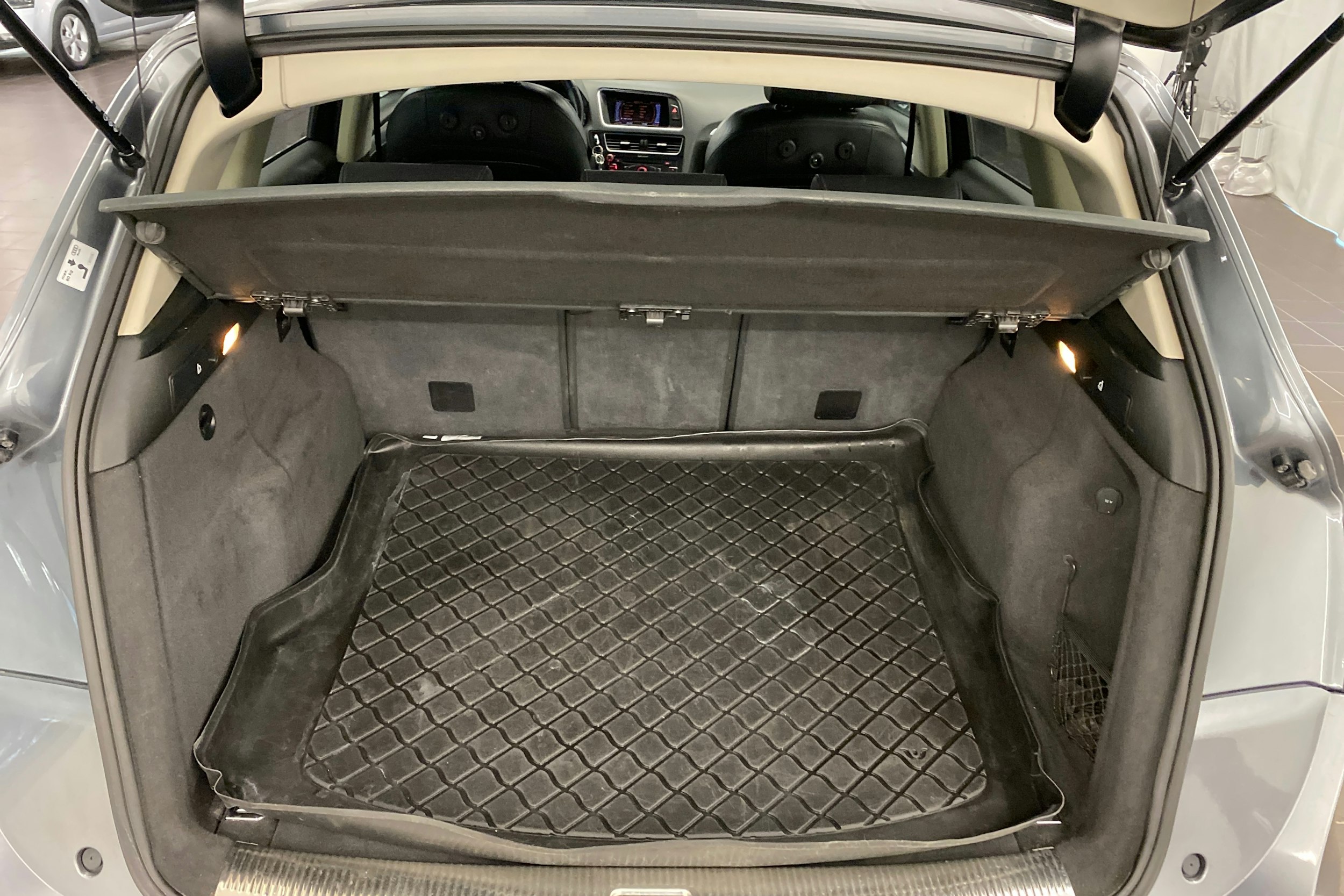 harmaa Audi Q5 2011 kuva 14.