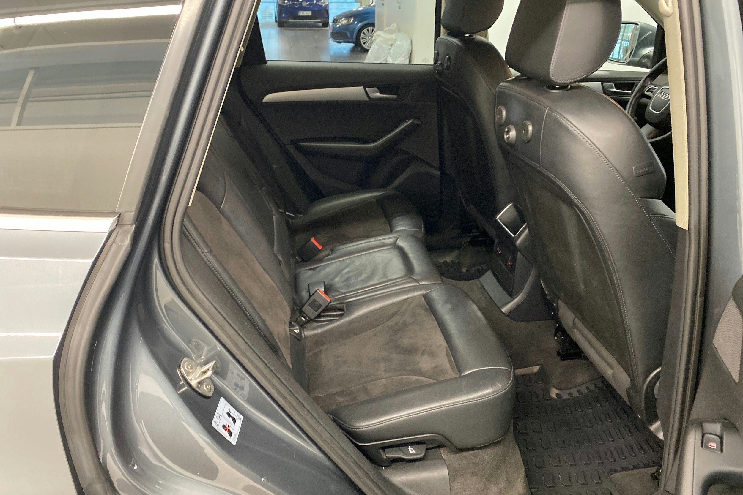 harmaa Audi Q5 2011 kuva 17.