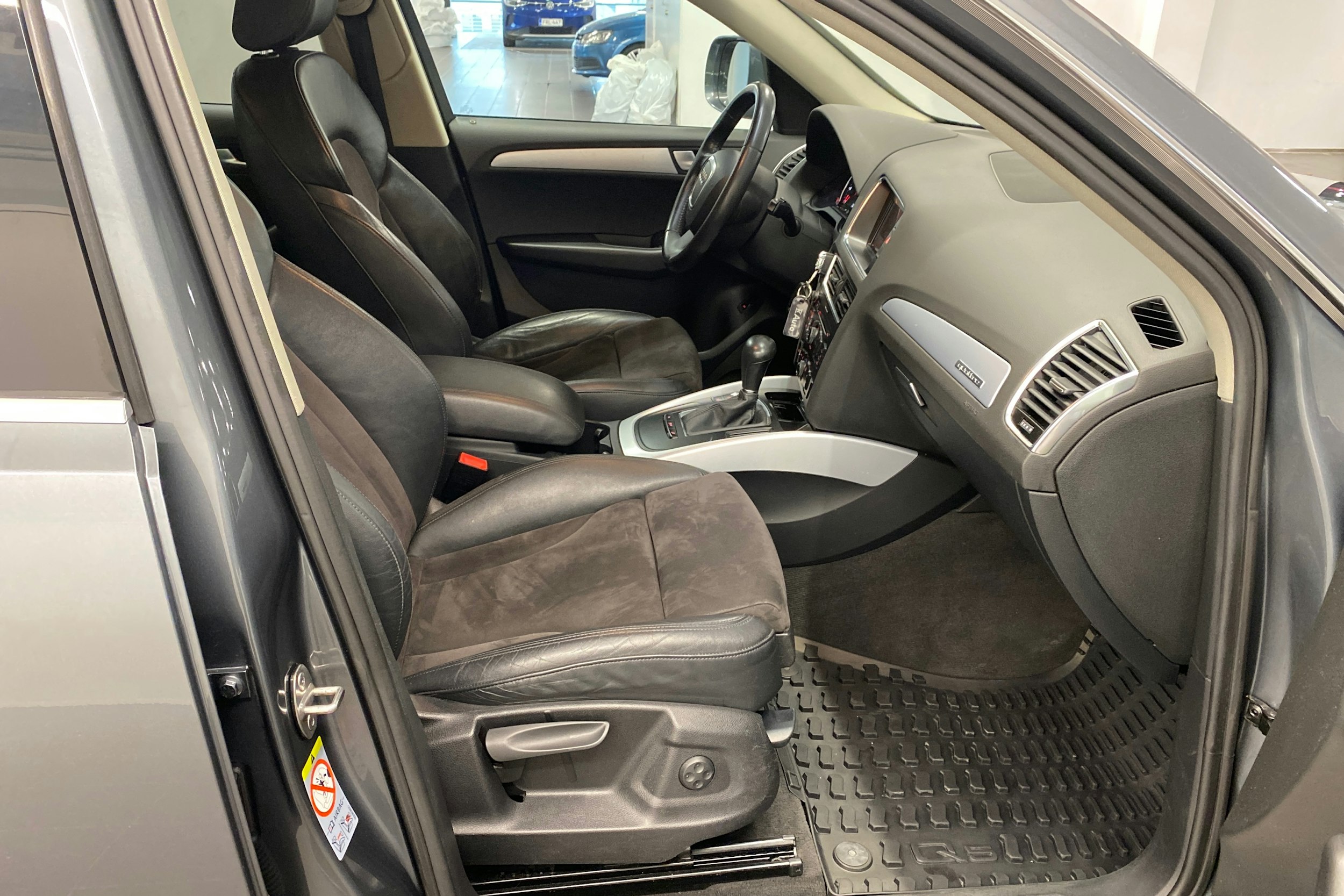 harmaa Audi Q5 2011 kuva 18.