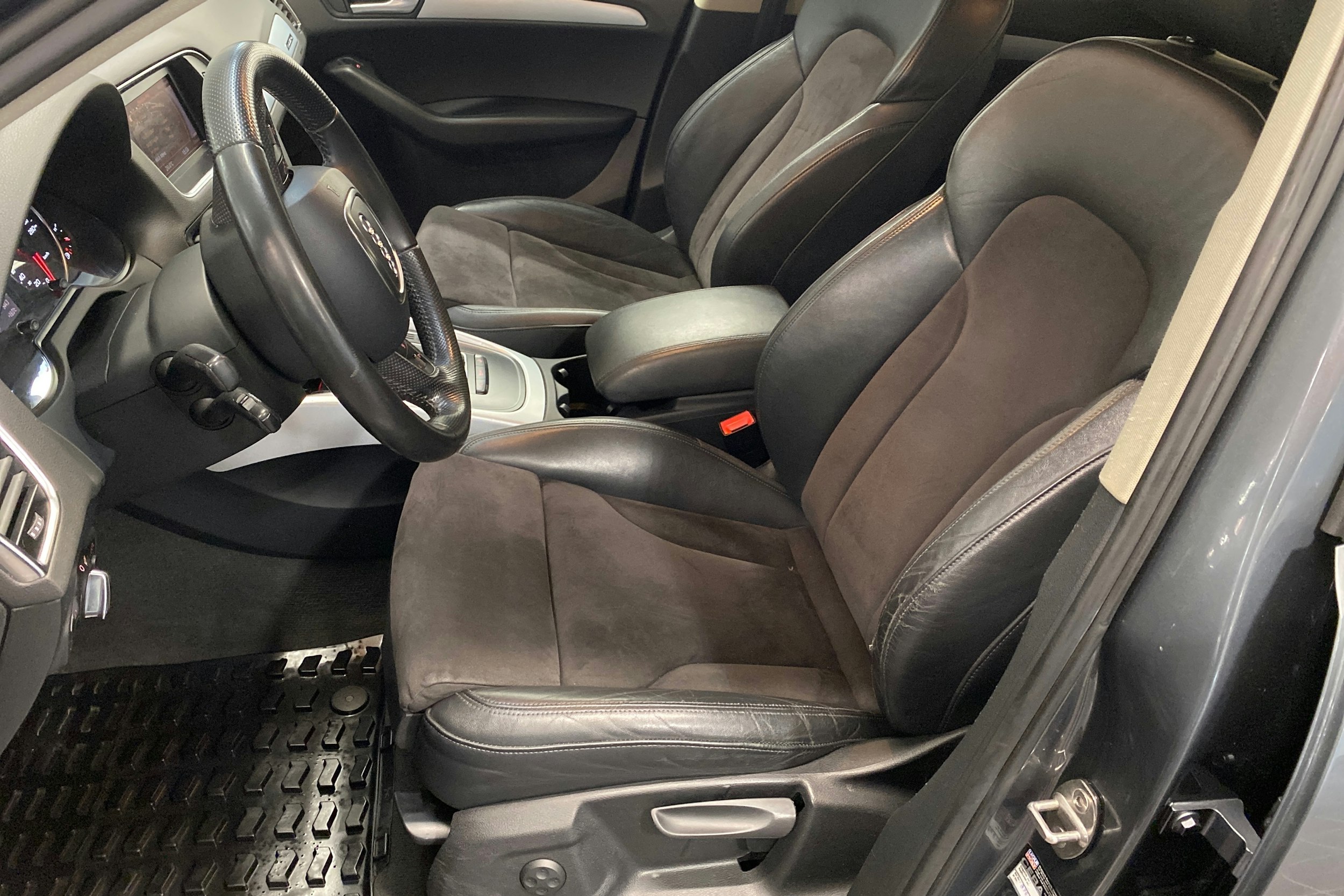 harmaa Audi Q5 2011 kuva 19.