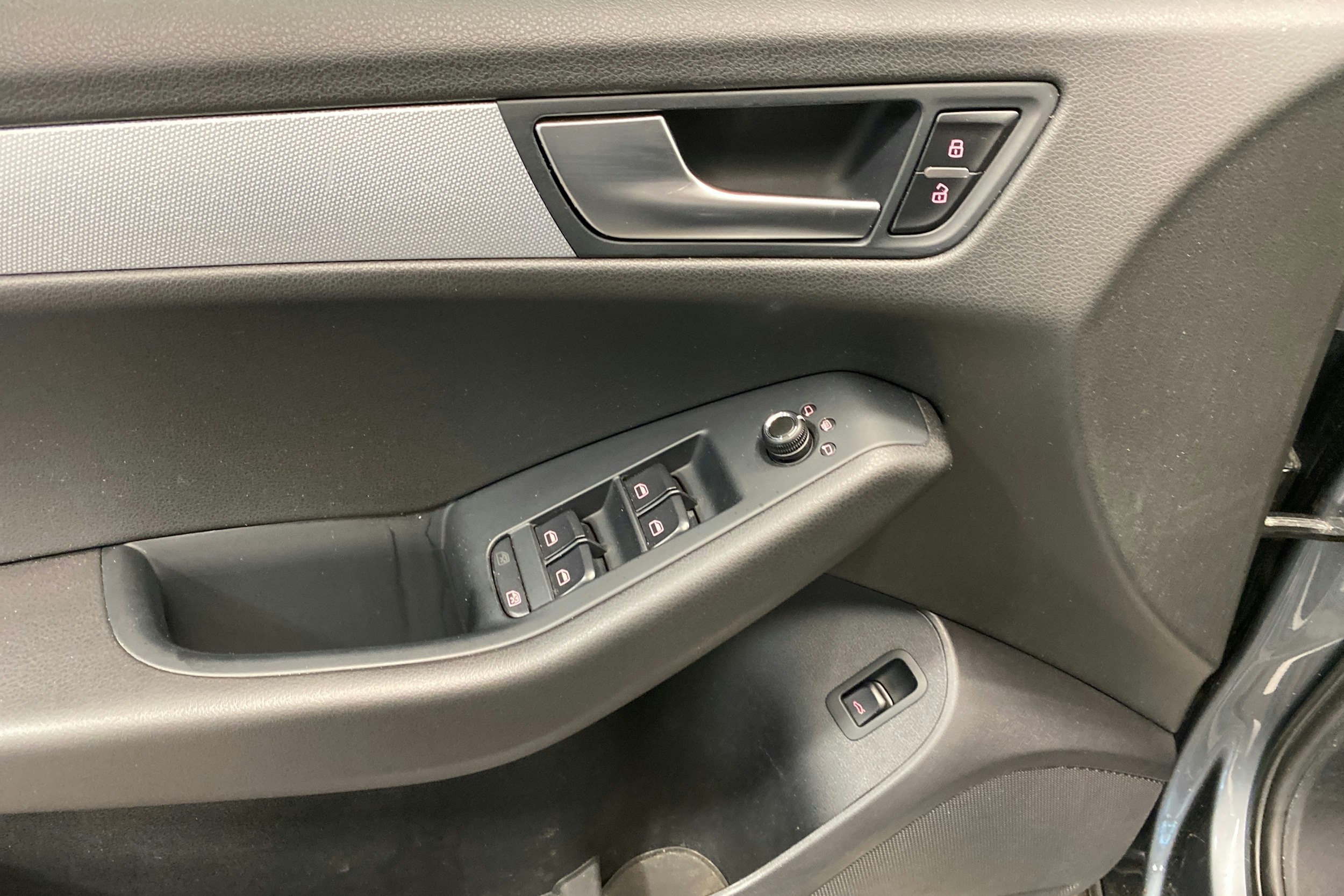 harmaa Audi Q5 2011 kuva 20.