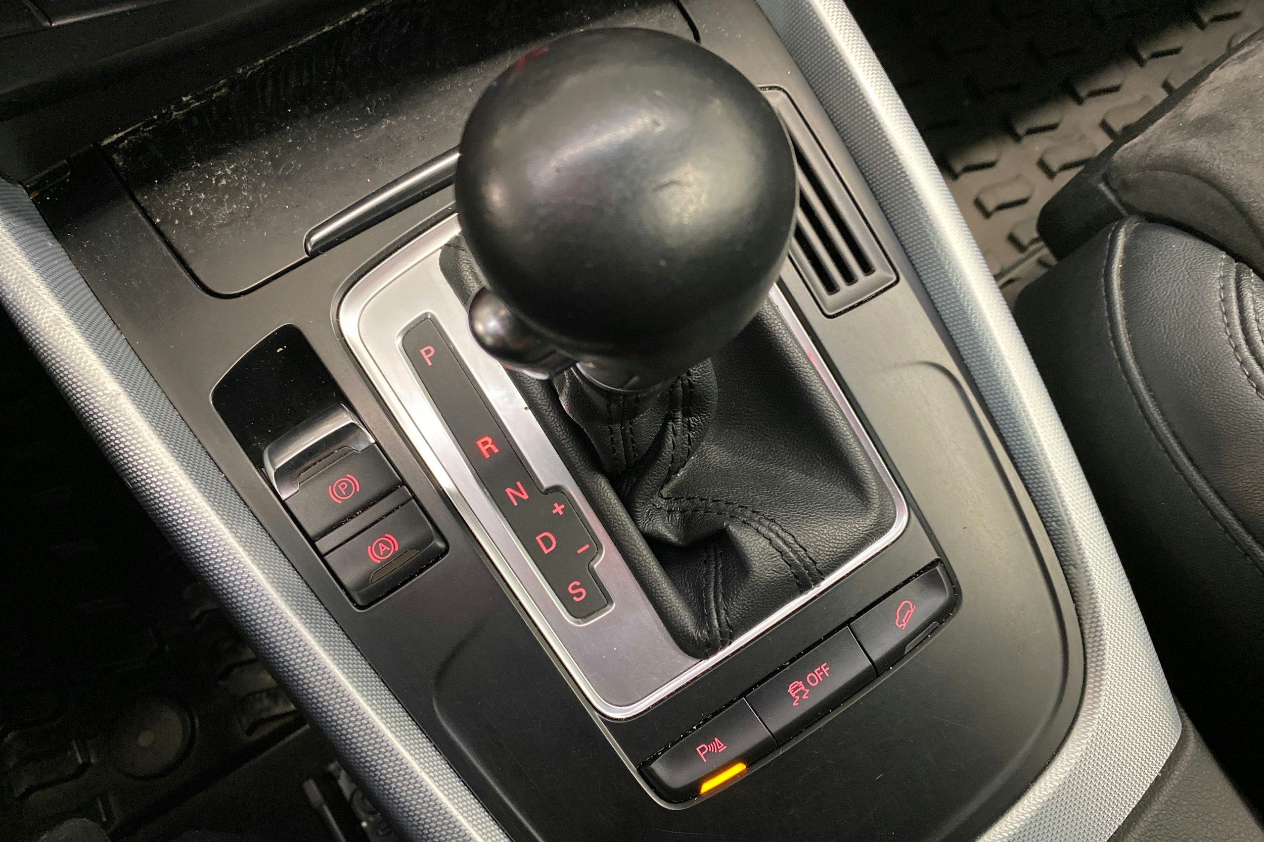 harmaa Audi Q5 2011 kuva 24.