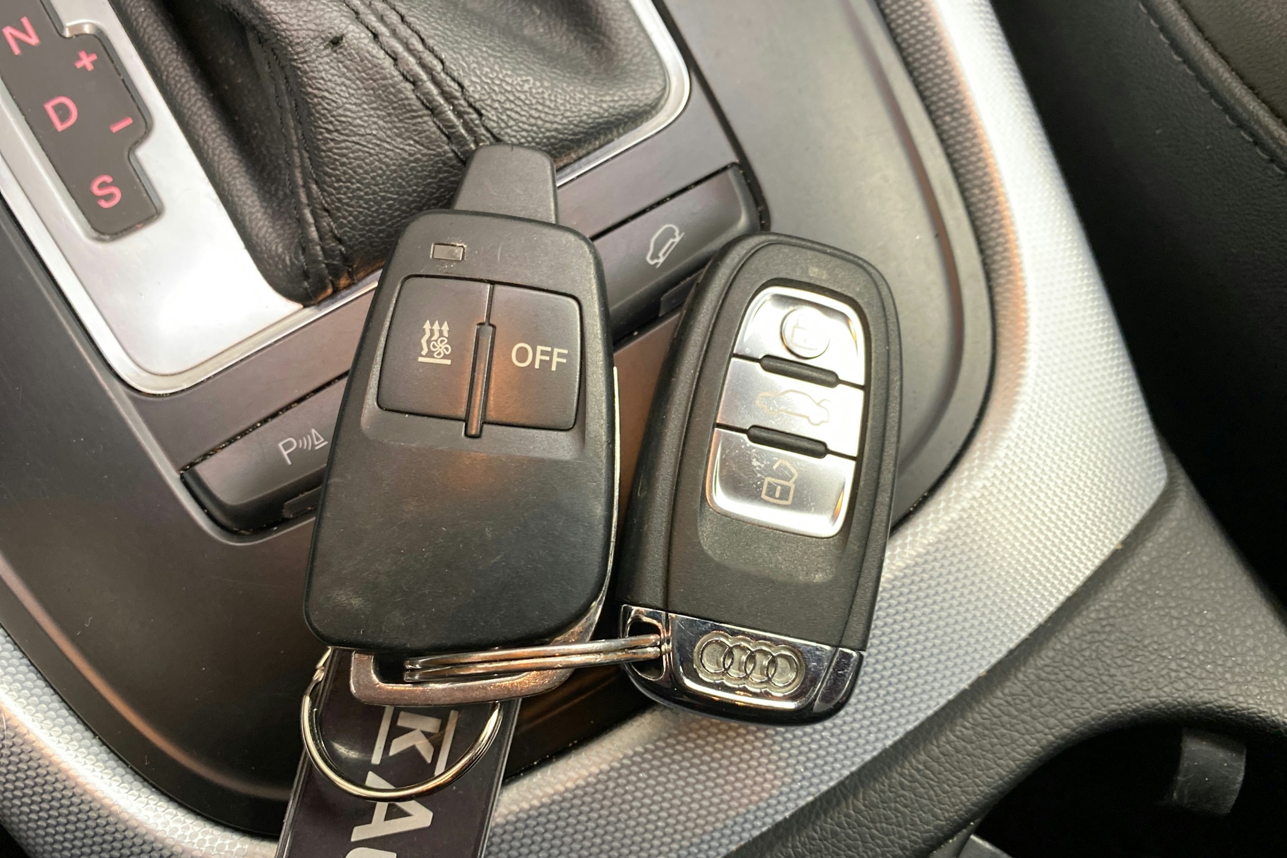 harmaa Audi Q5 2011 kuva 26.