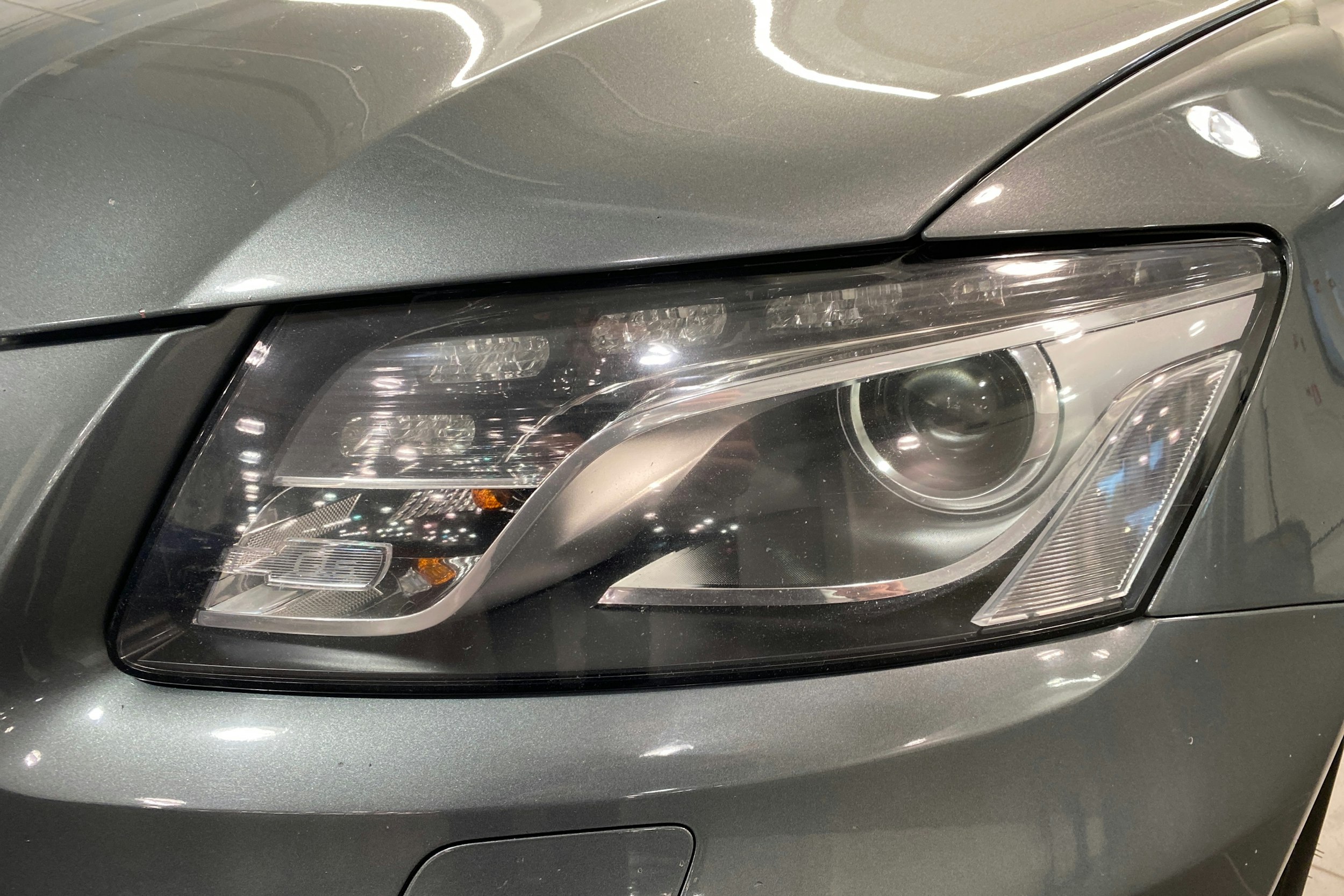 harmaa Audi Q5 2011 kuva 40.