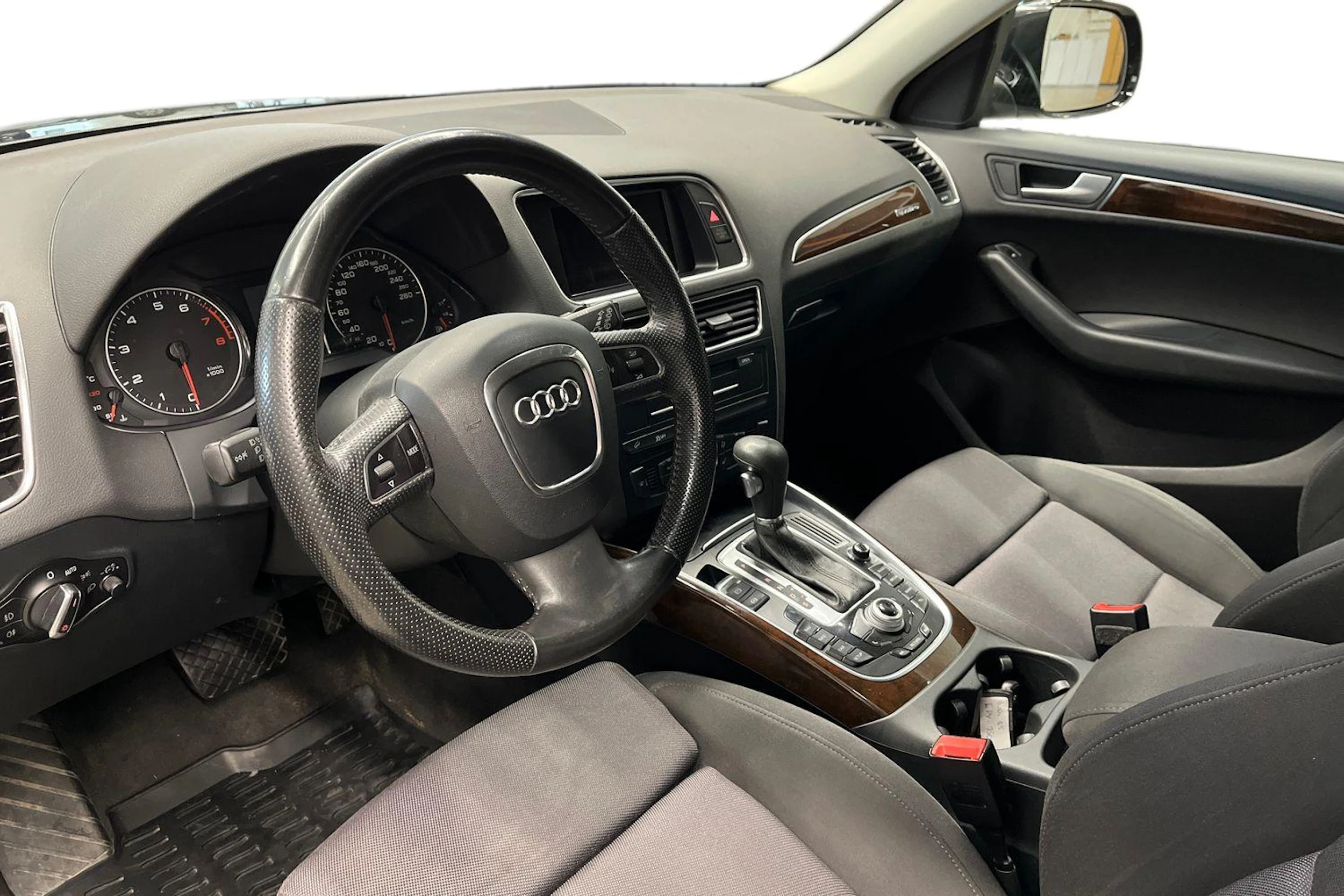 musta Audi Q5 2011 kuva 6.