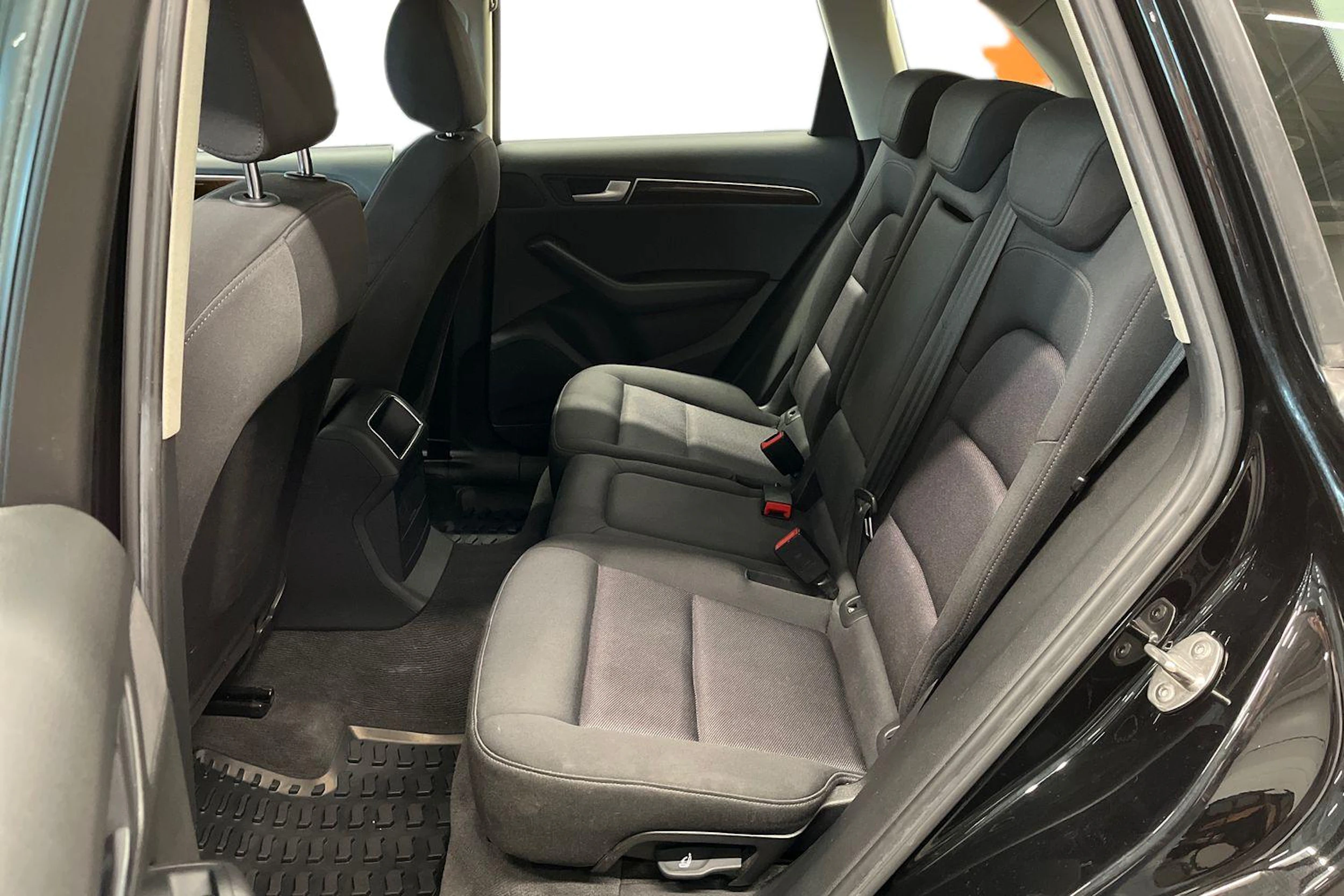 musta Audi Q5 2011 kuva 8.