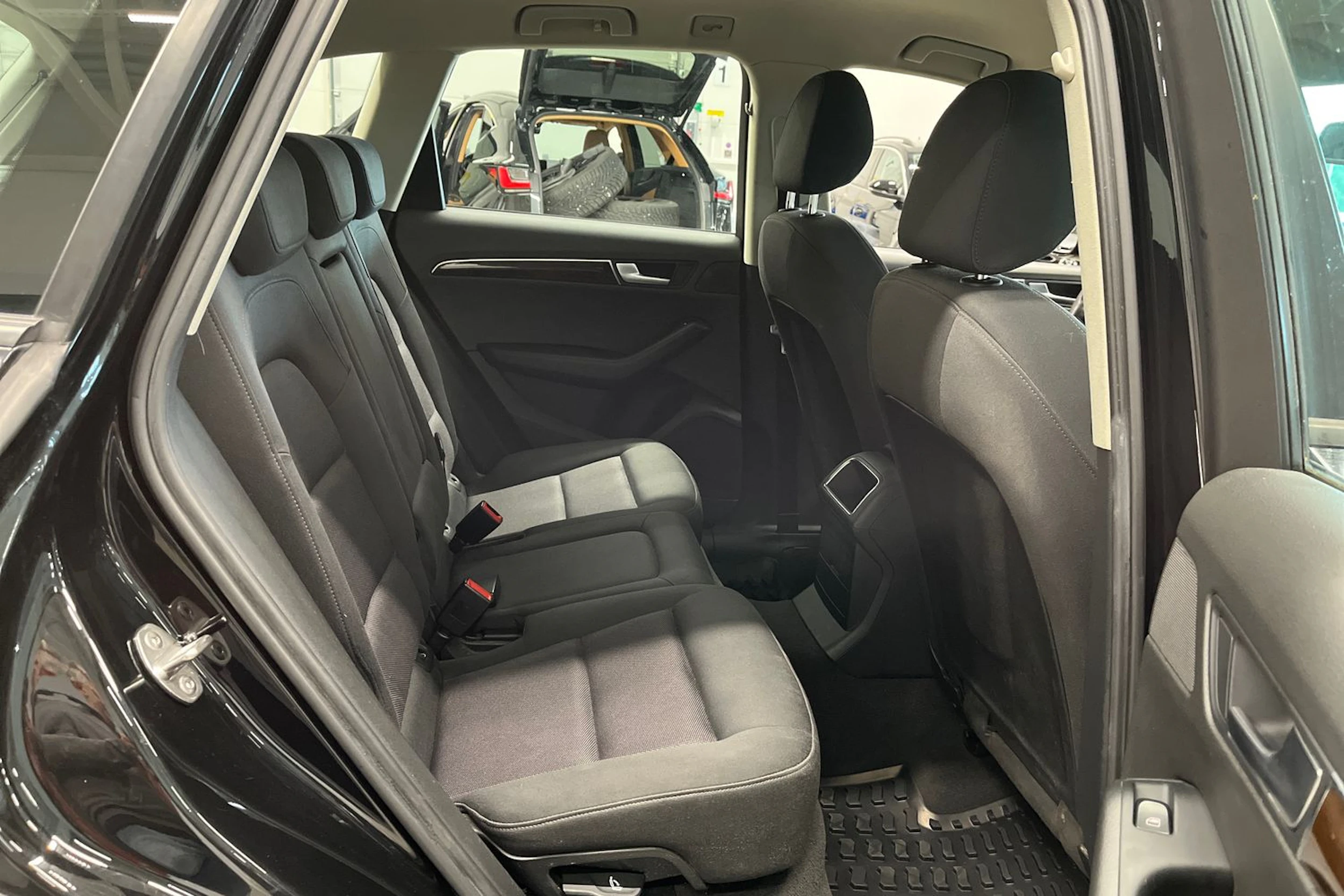 musta Audi Q5 2011 kuva 13.