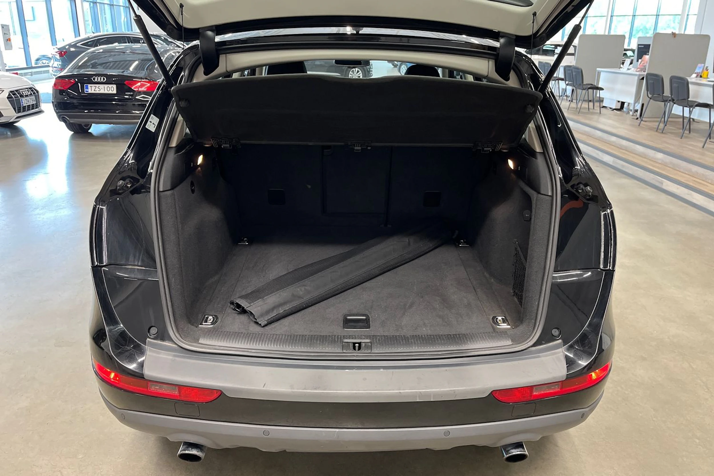 musta Audi Q5 2011 kuva 14.