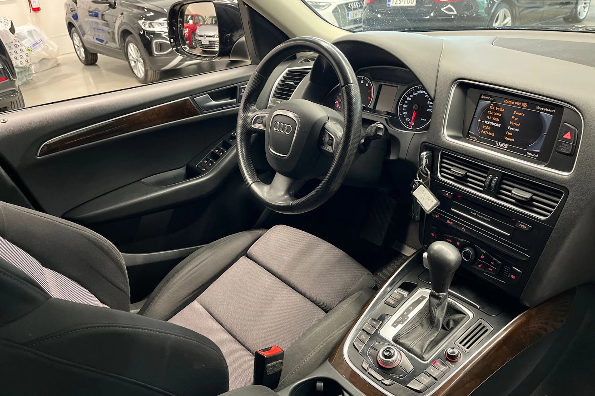 musta Audi Q5 2011 kuva 15.