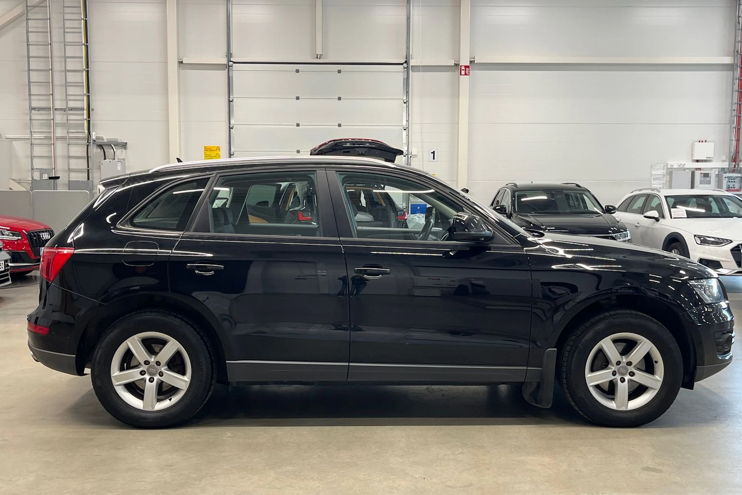 musta Audi Q5 2011 kuva 18.