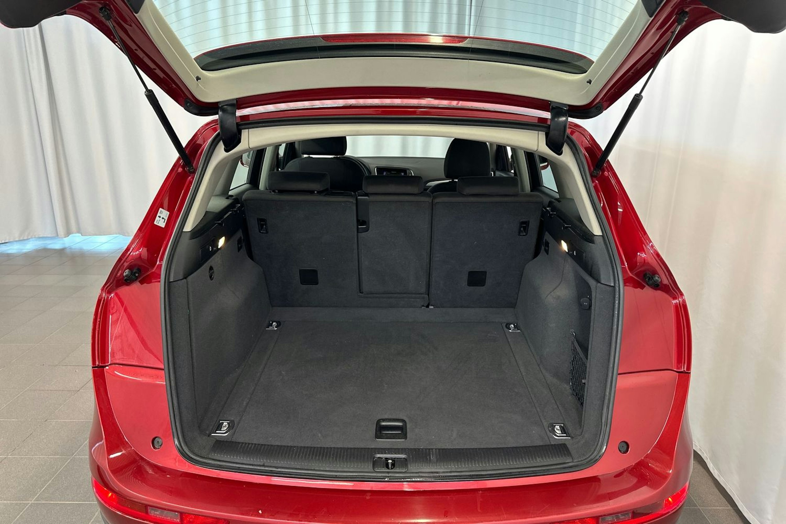 punainen Audi Q5 2011 kuva 15.