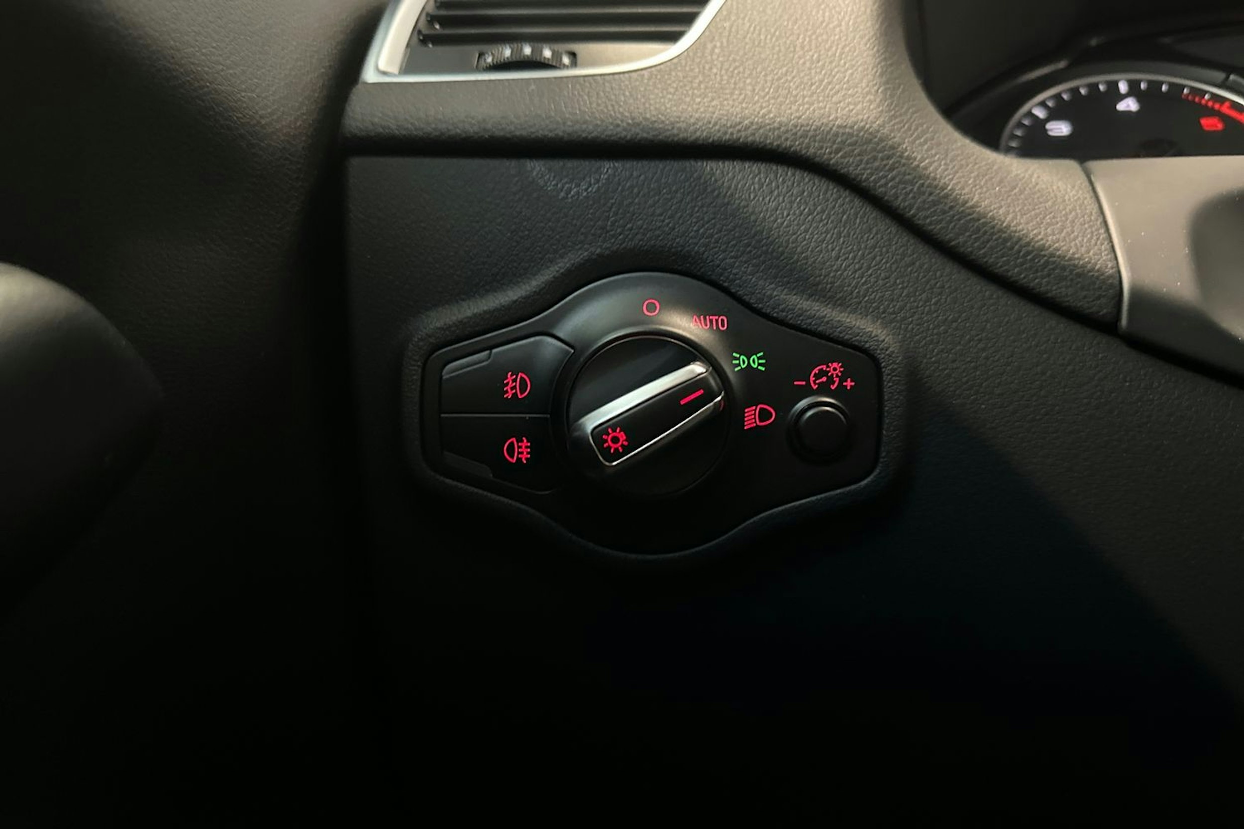 punainen Audi Q5 2011 kuva 17.