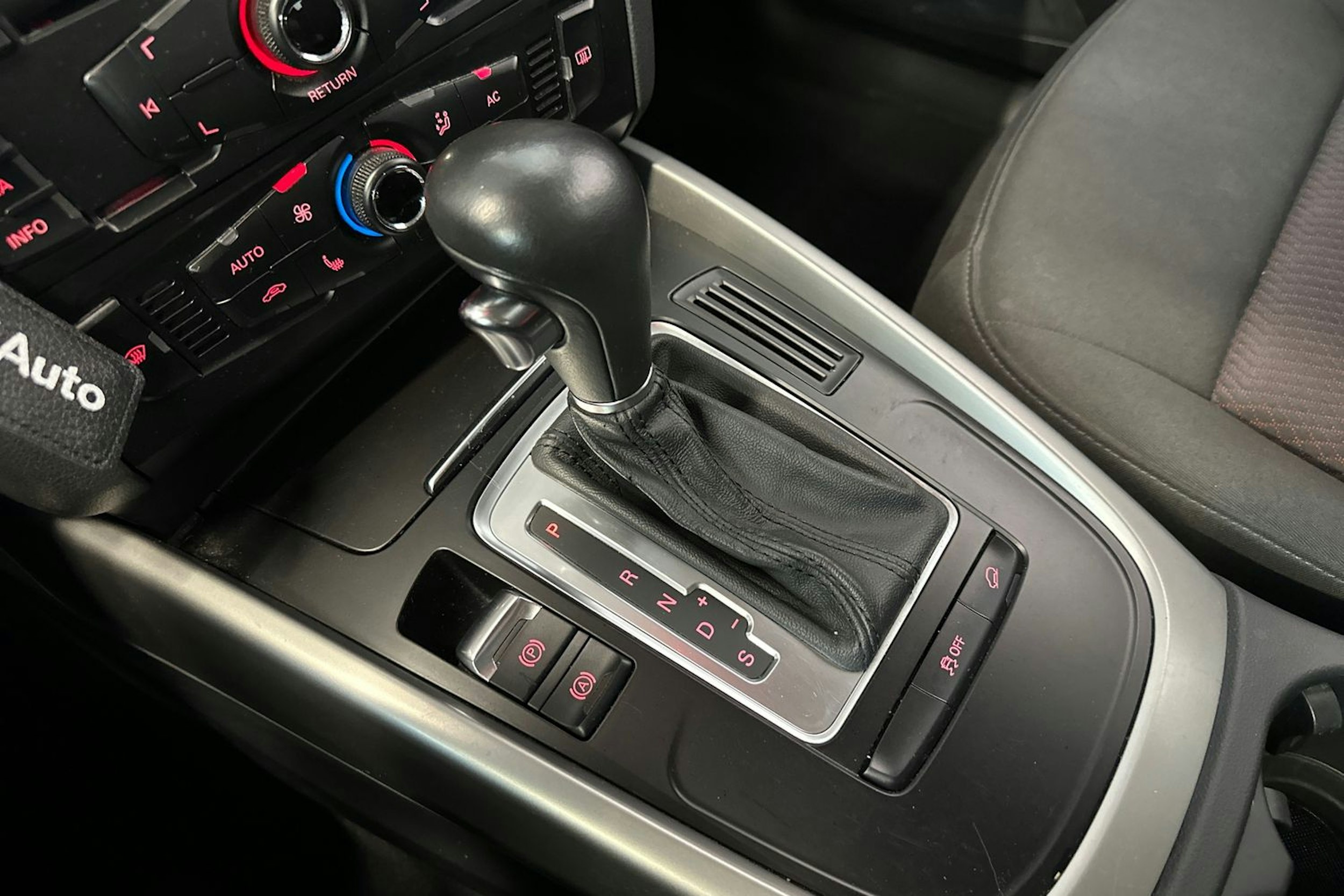 punainen Audi Q5 2011 kuva 21.