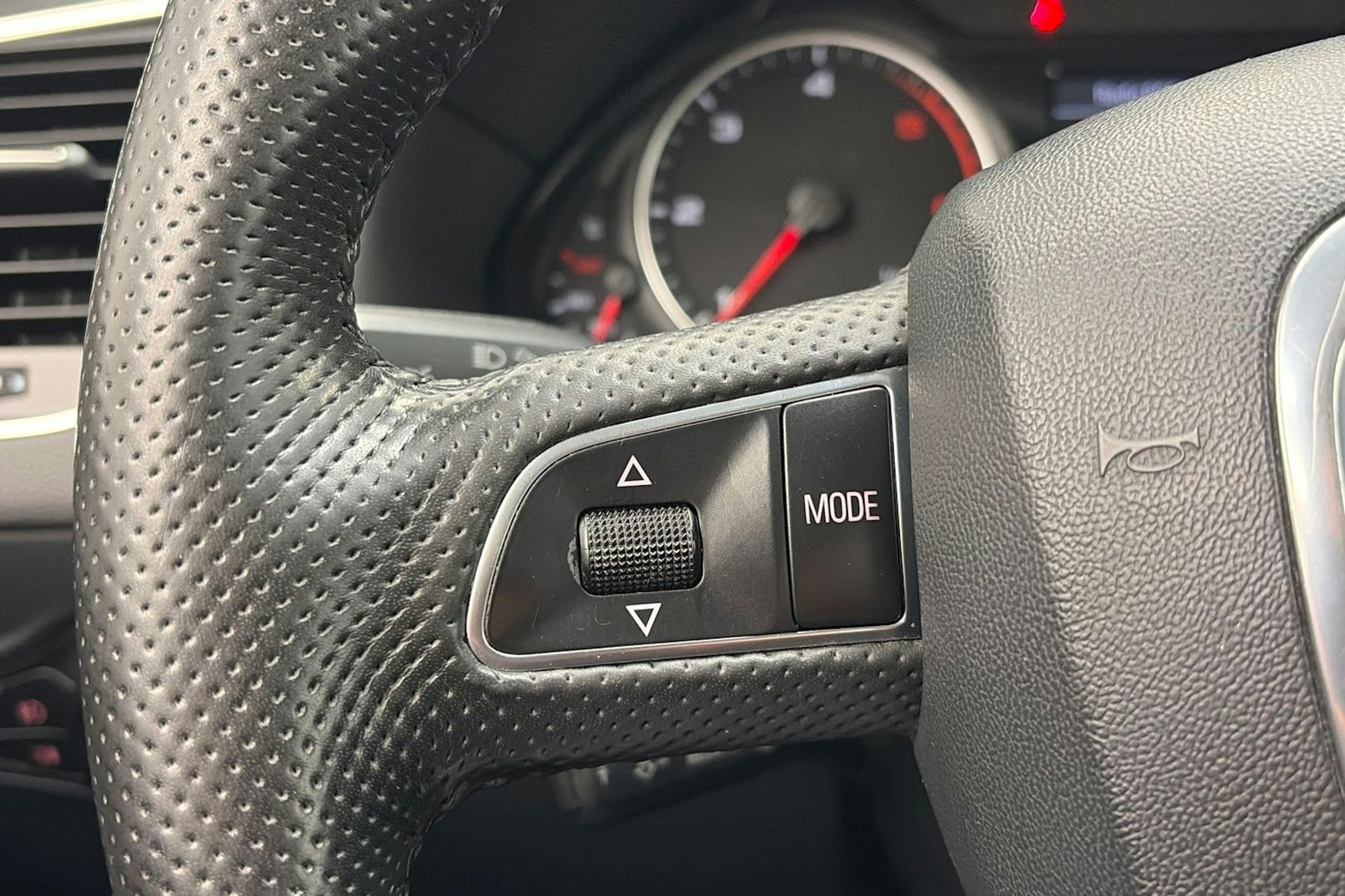 Hopea Audi Q5 2011 kuva 16.