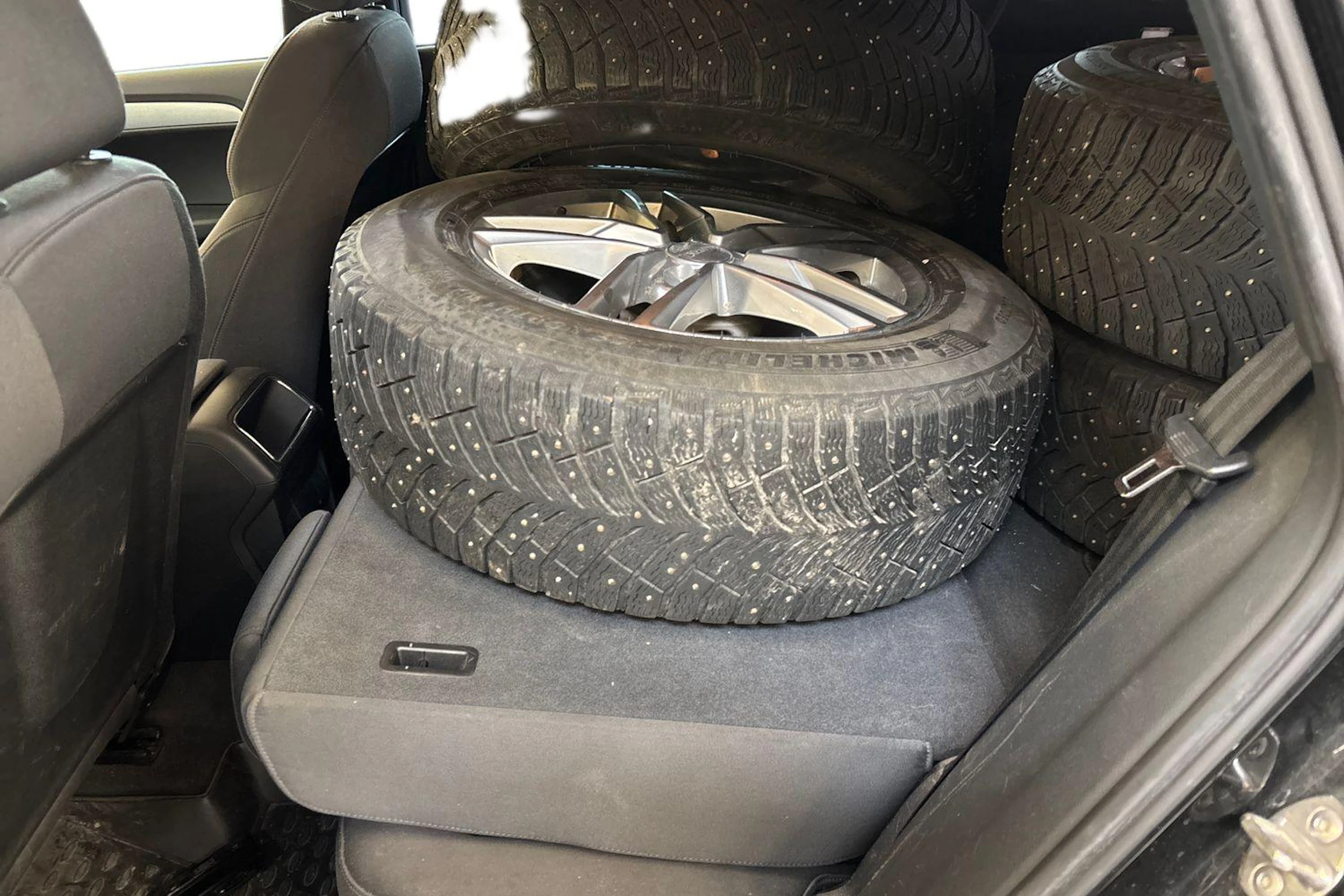 Musta Audi Q5 2011 kuva 8.