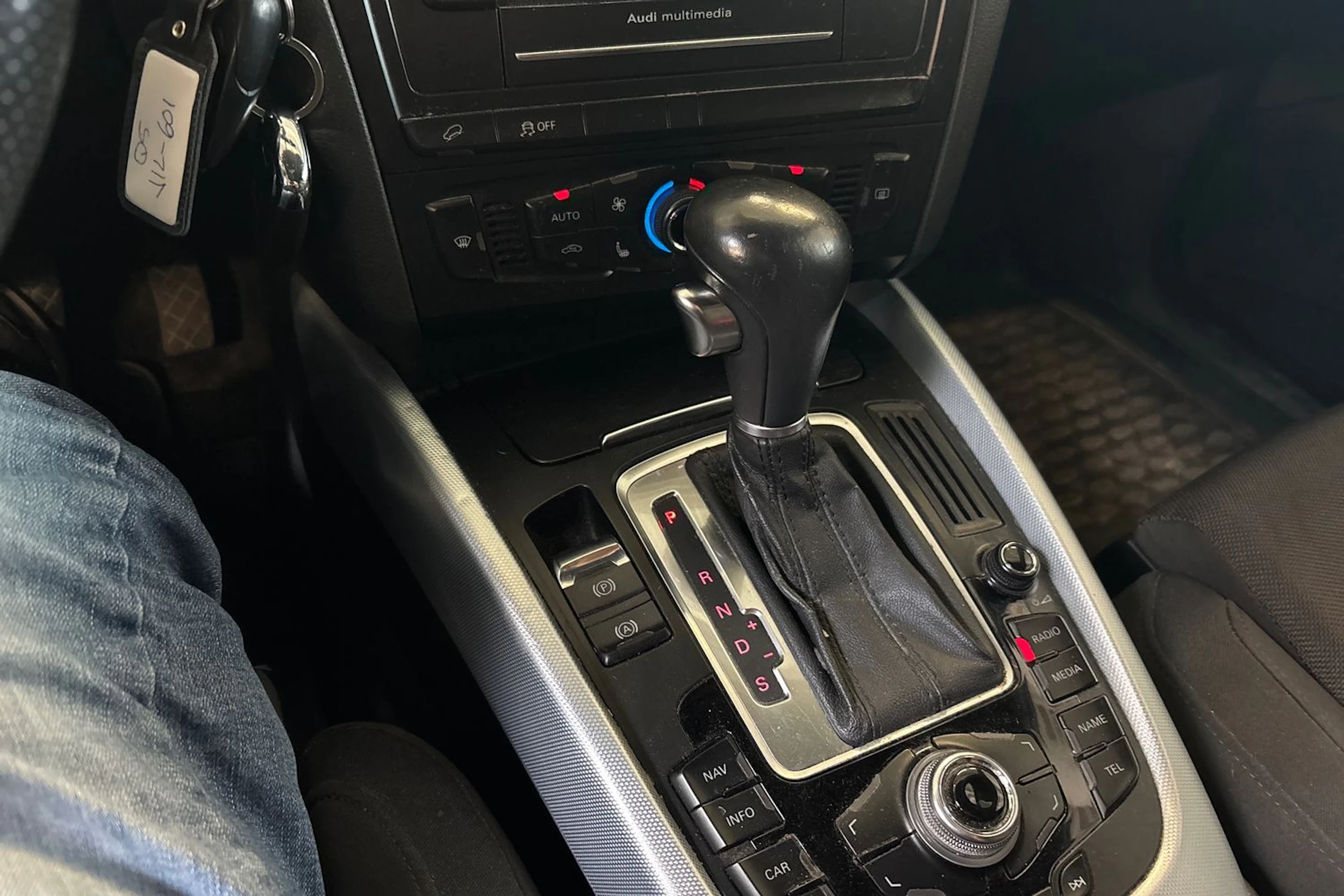 Musta Audi Q5 2011 kuva 18.