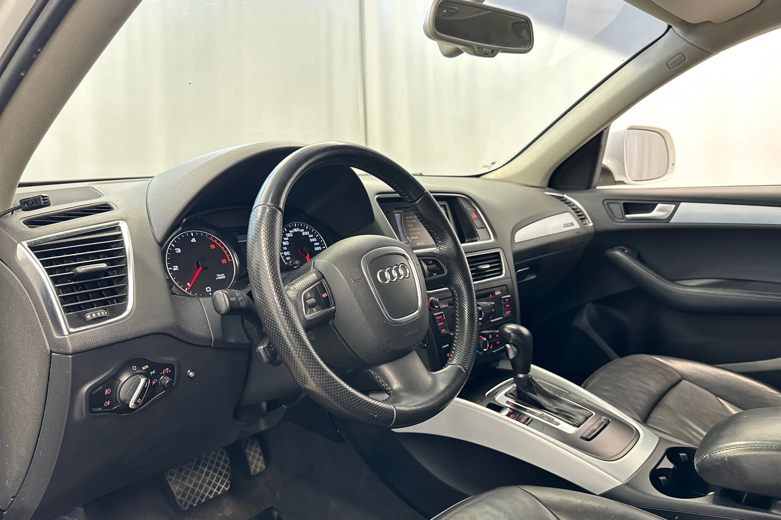 valkoinen Audi Q5 2011 kuva 10.