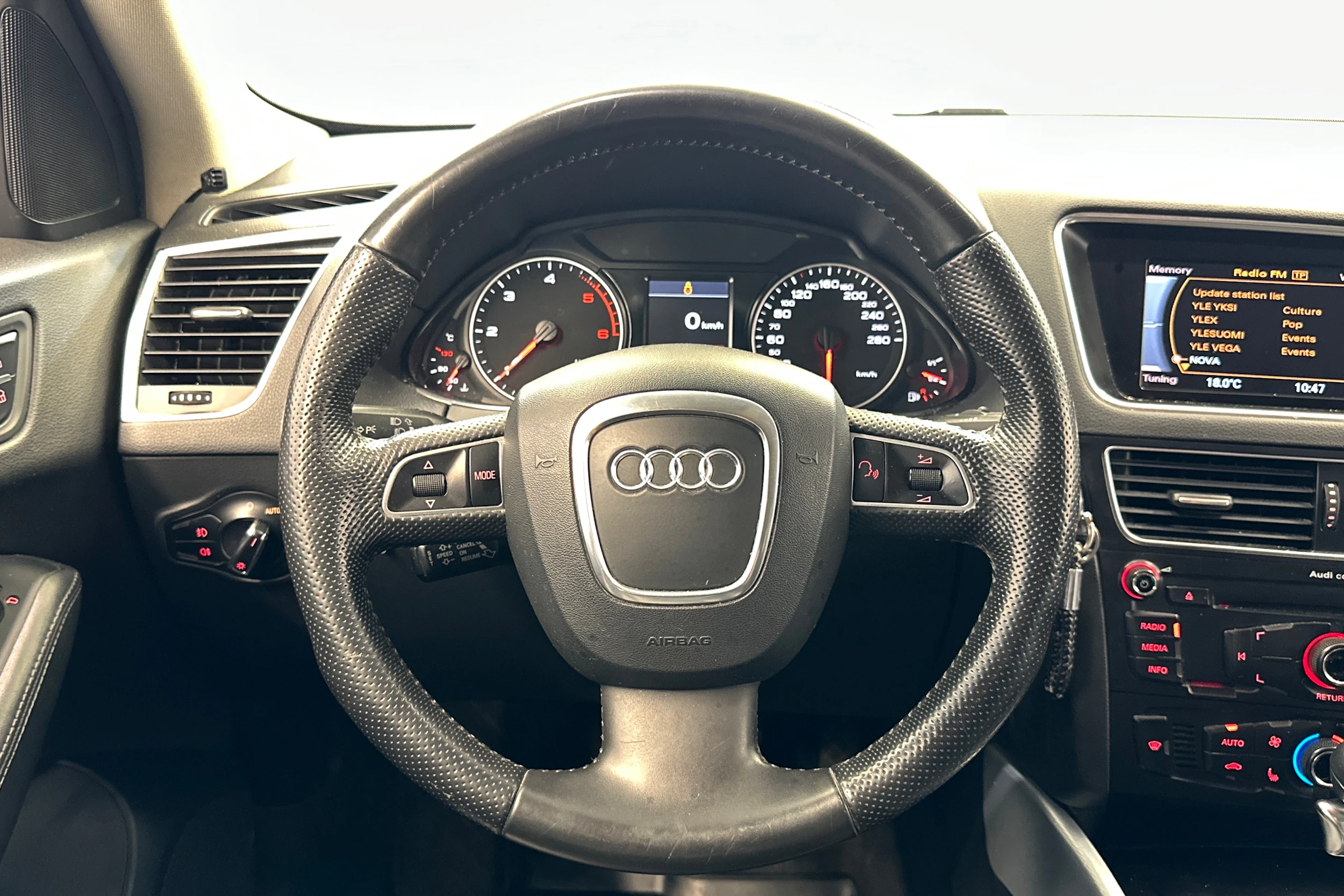 valkoinen Audi Q5 2011 kuva 12.