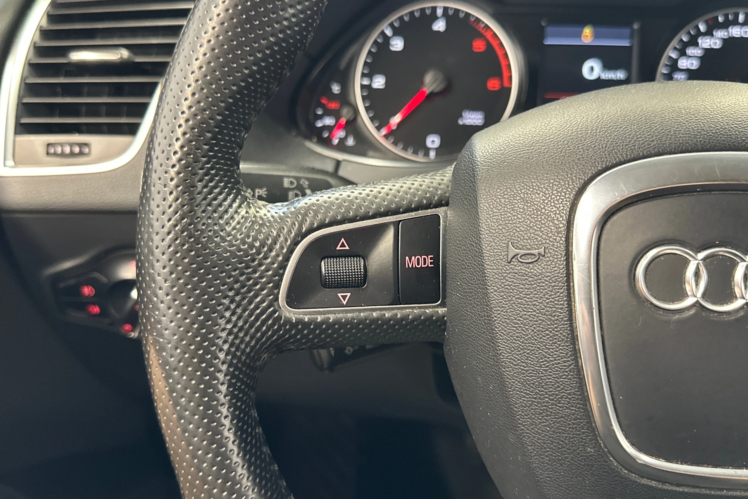 valkoinen Audi Q5 2011 kuva 13.