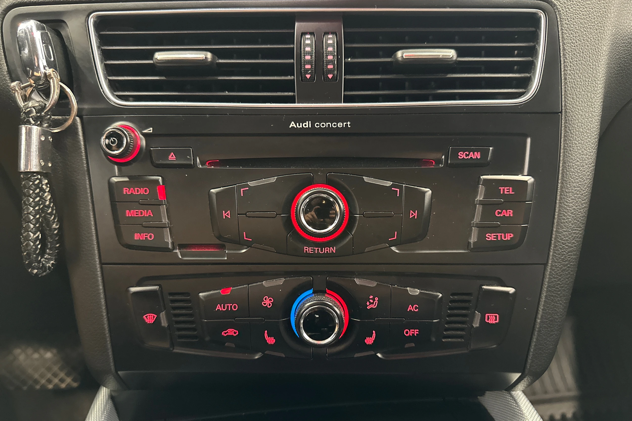 valkoinen Audi Q5 2011 kuva 16.