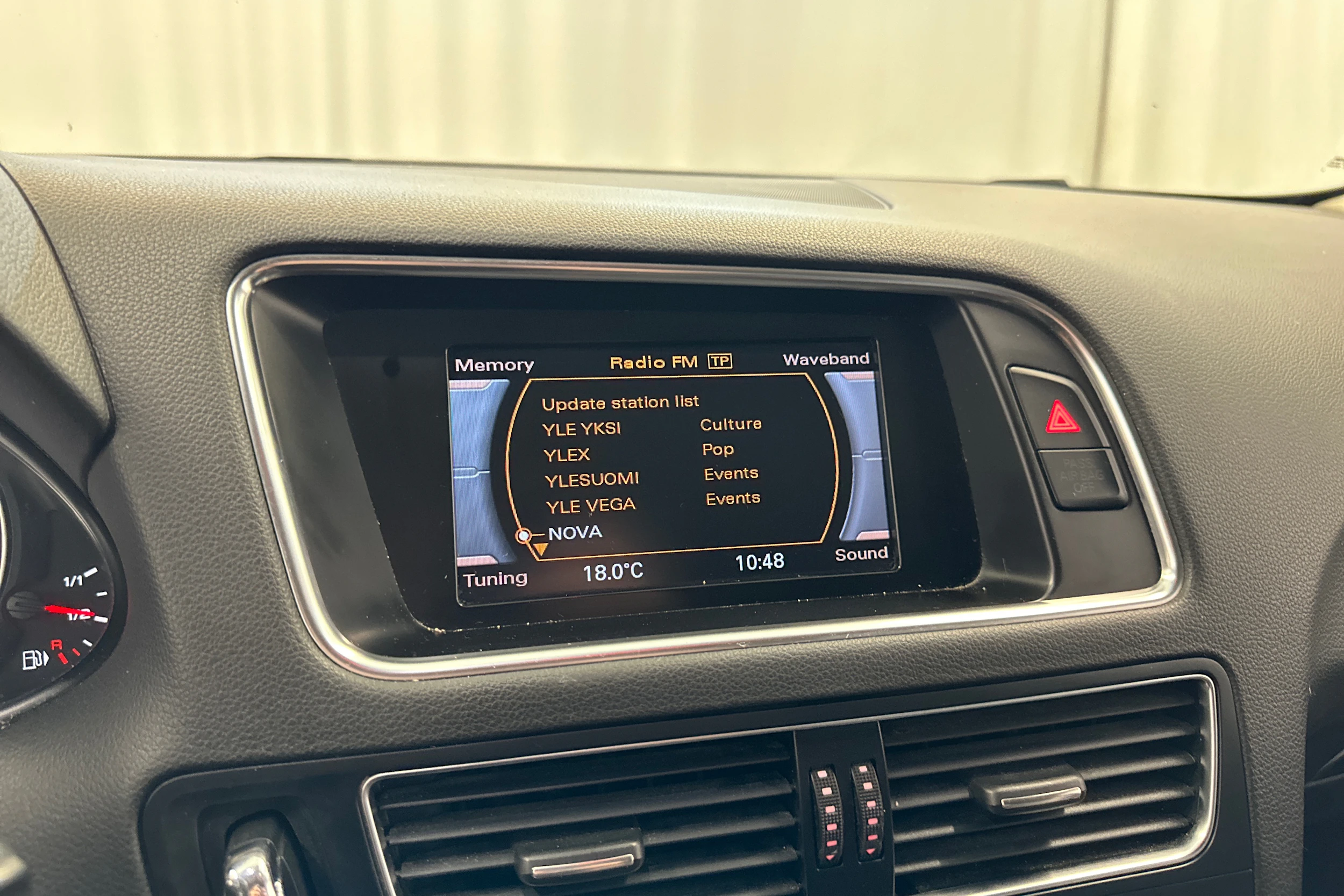 valkoinen Audi Q5 2011 kuva 18.