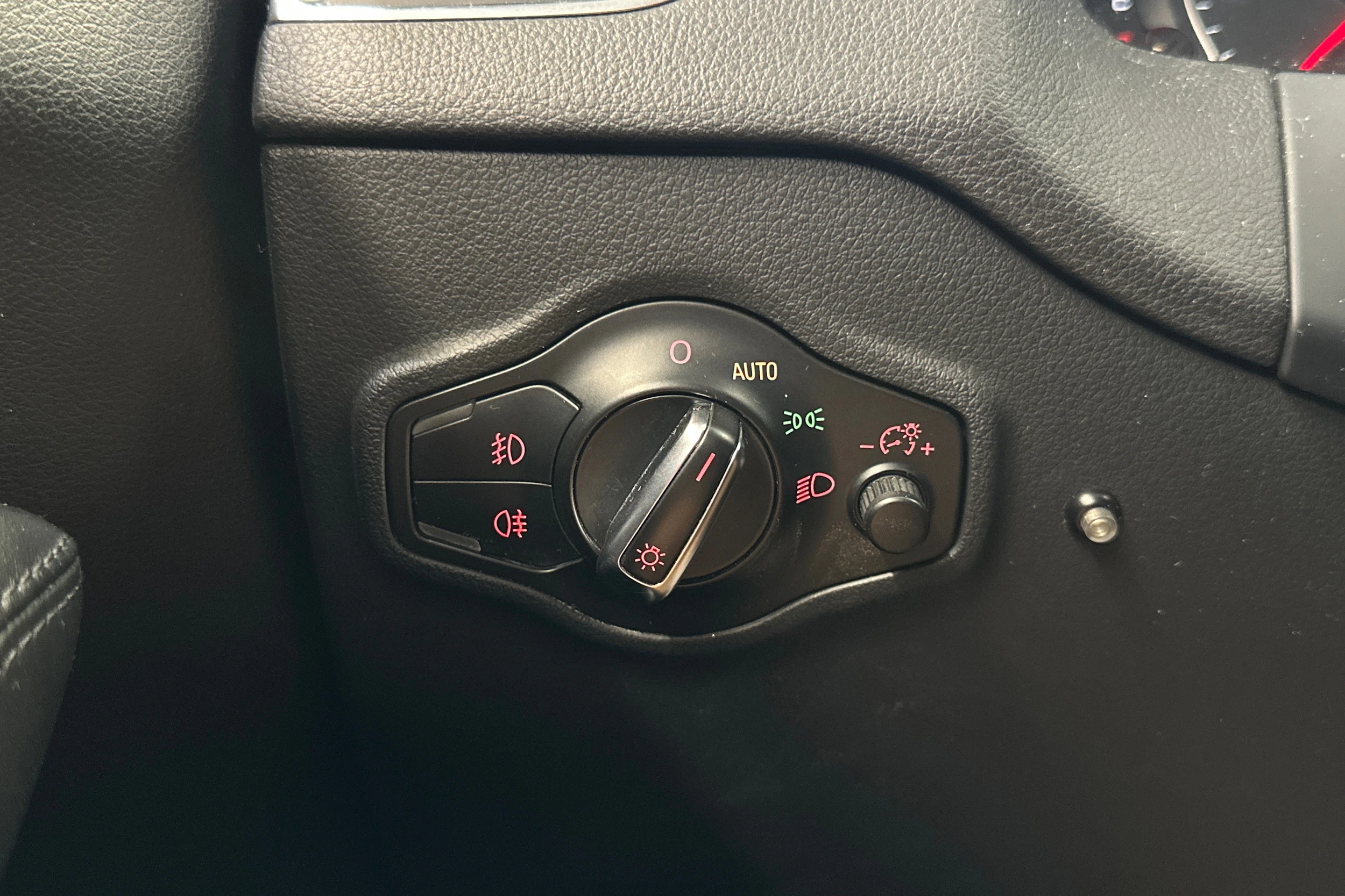 valkoinen Audi Q5 2011 kuva 20.