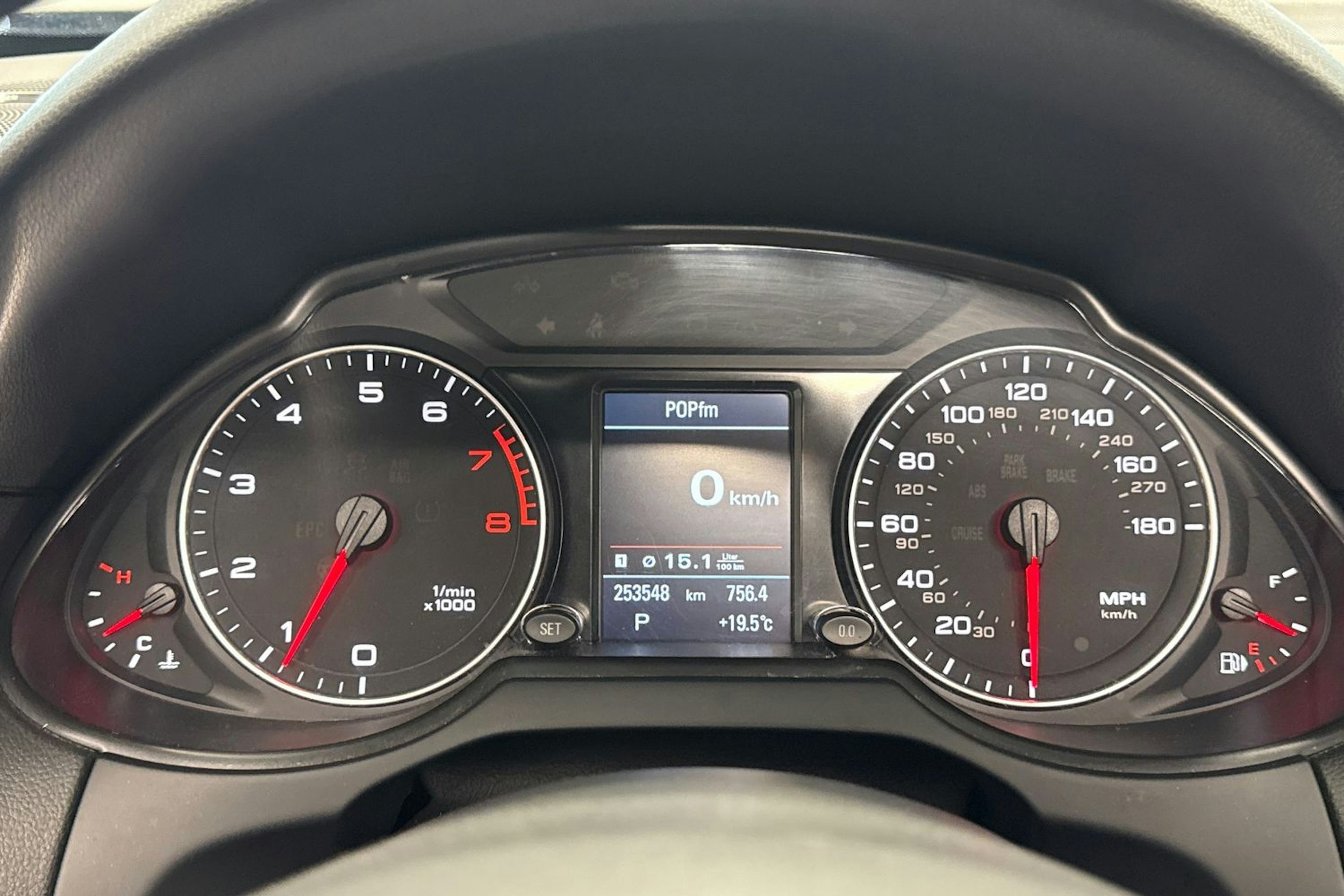 harmaa Audi Q5 2011 kuva 15.