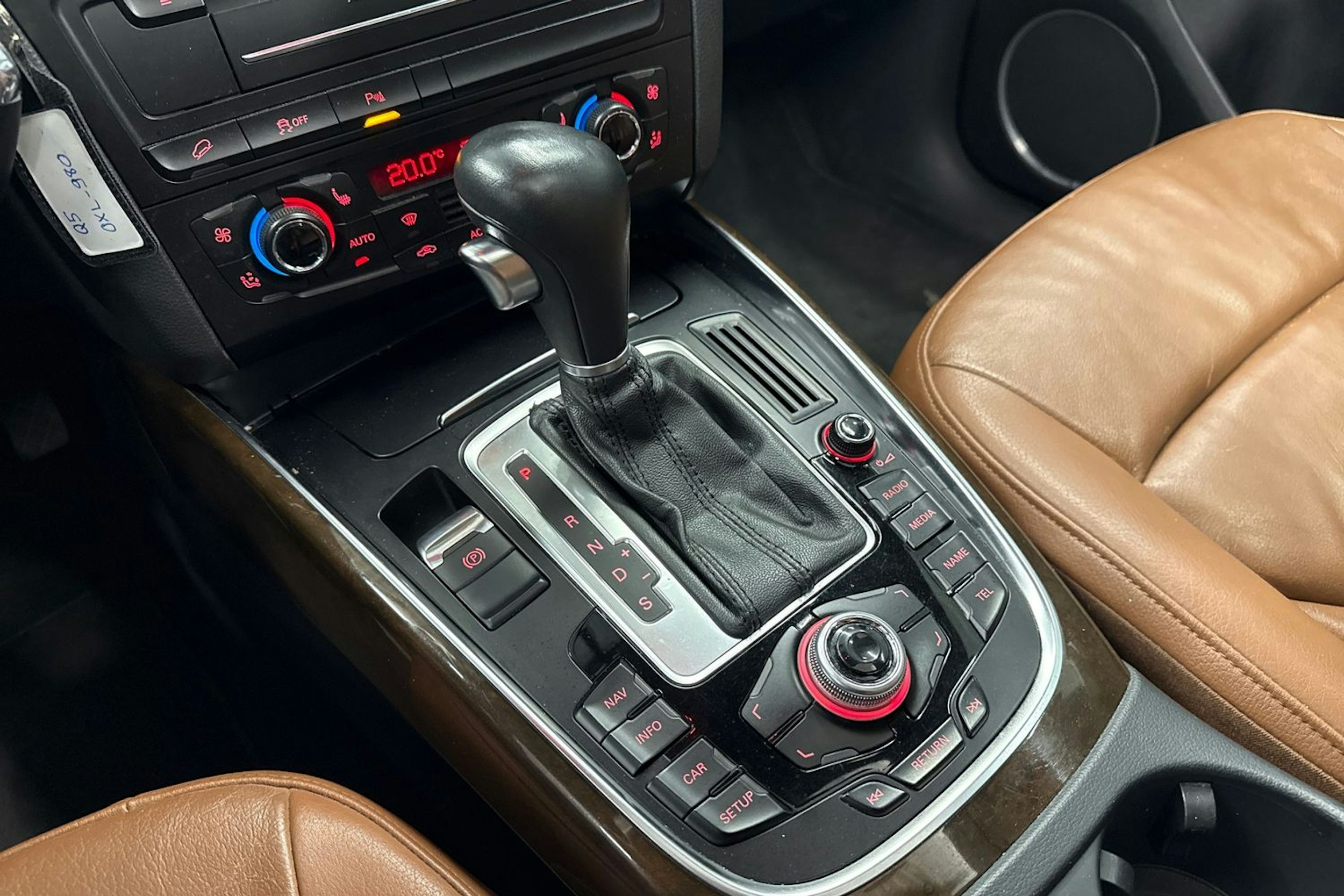 harmaa Audi Q5 2011 kuva 17.