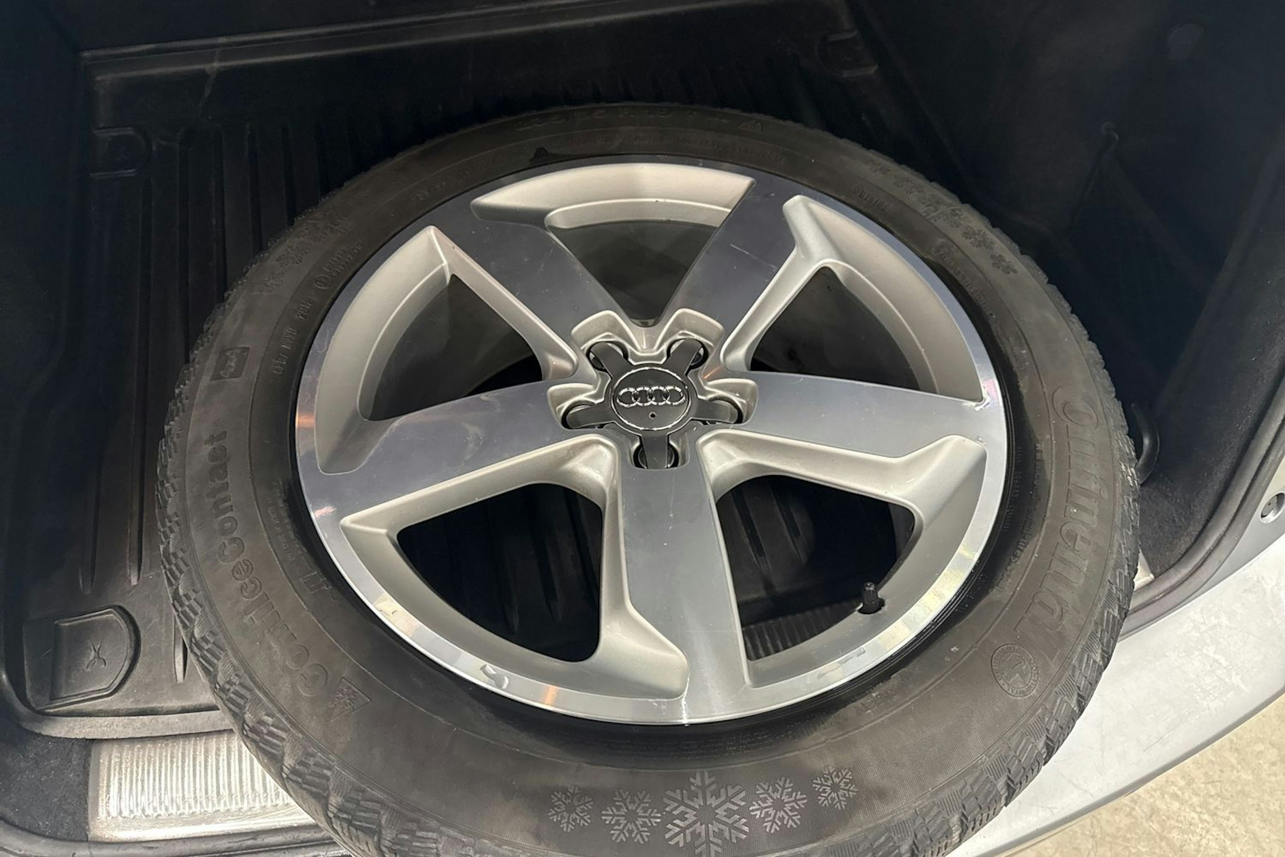 harmaa Audi Q5 2011 kuva 25.