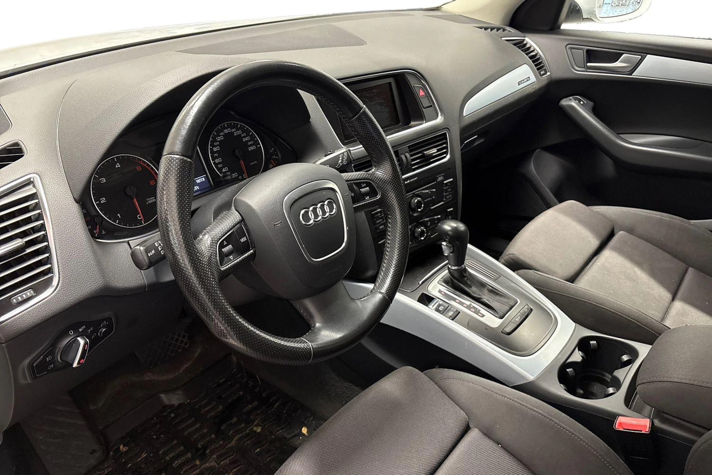 valkoinen Audi Q5 2011 kuva 3.
