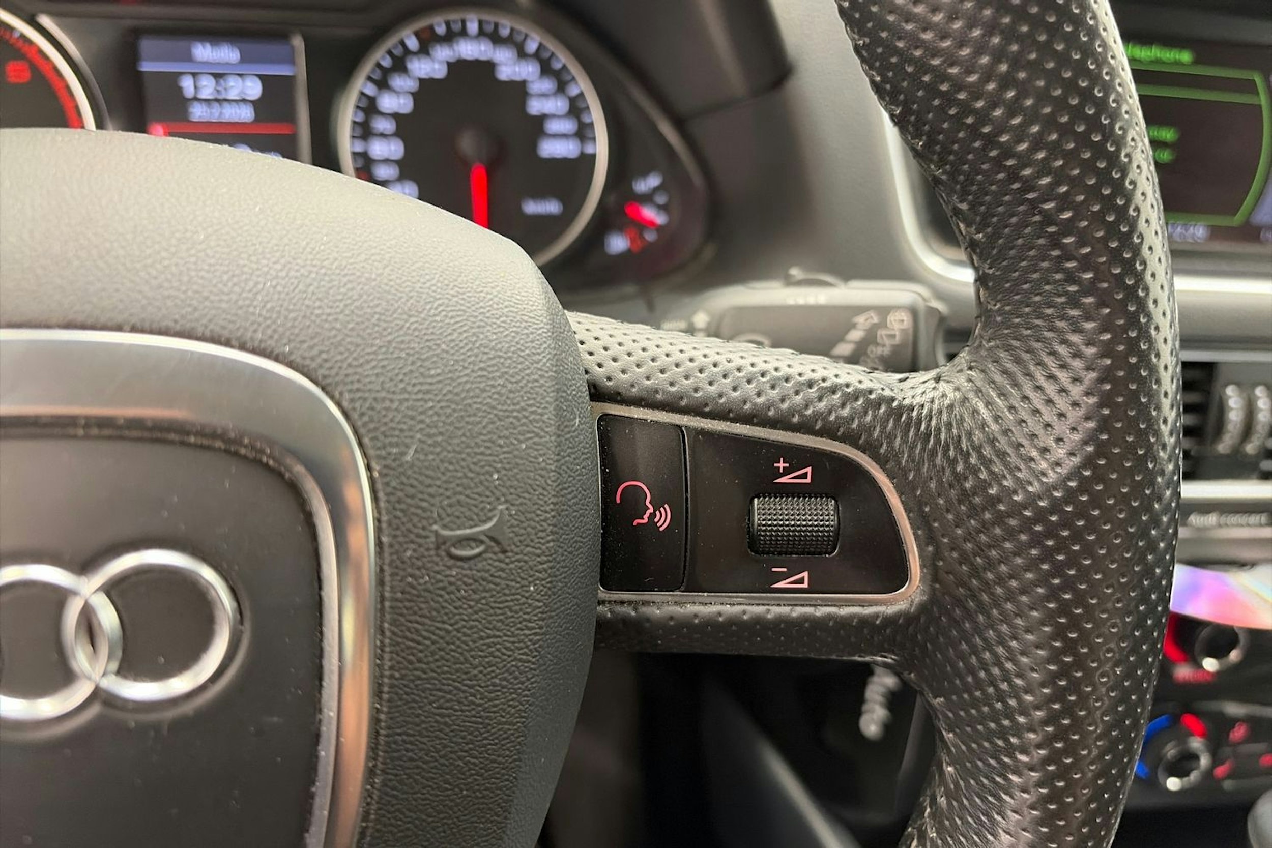 musta Audi Q5 2012 kuva 18.