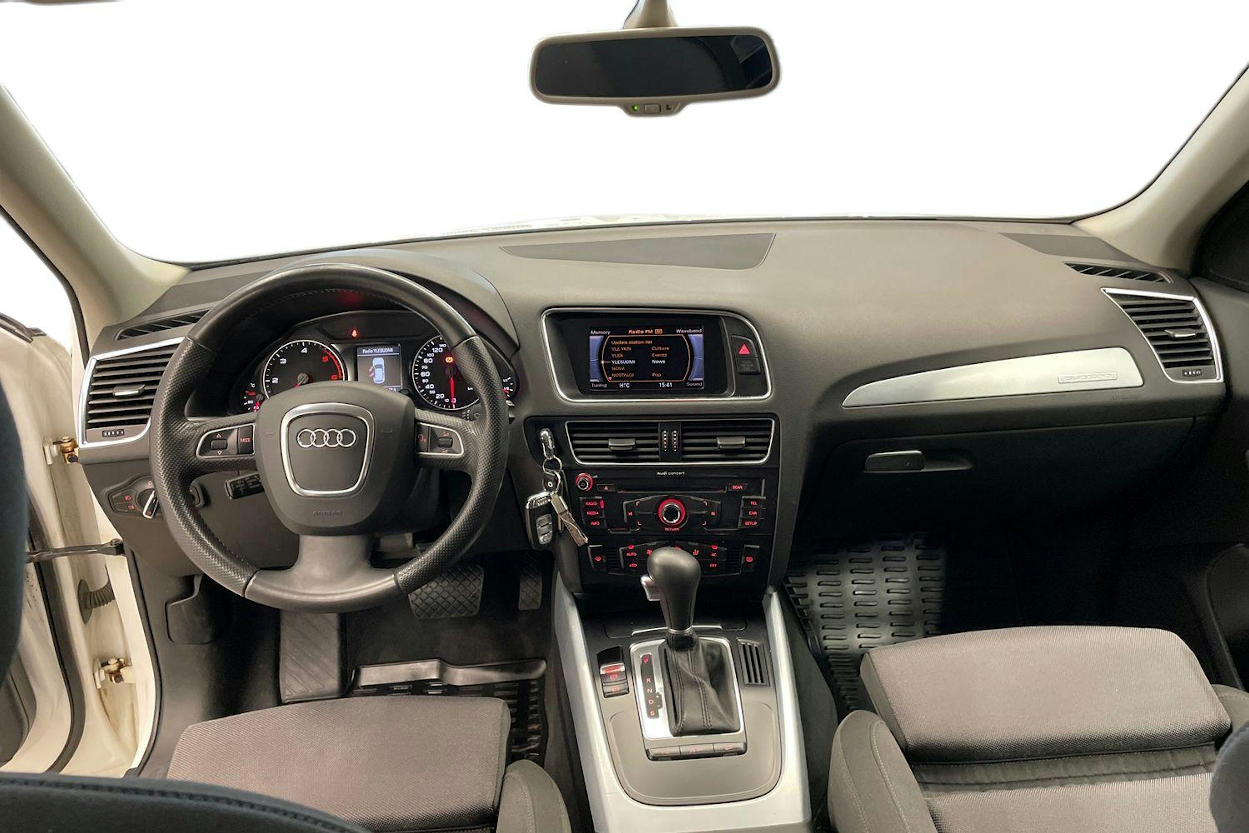 Valkoinen Audi Q5 2012 kuva 9.