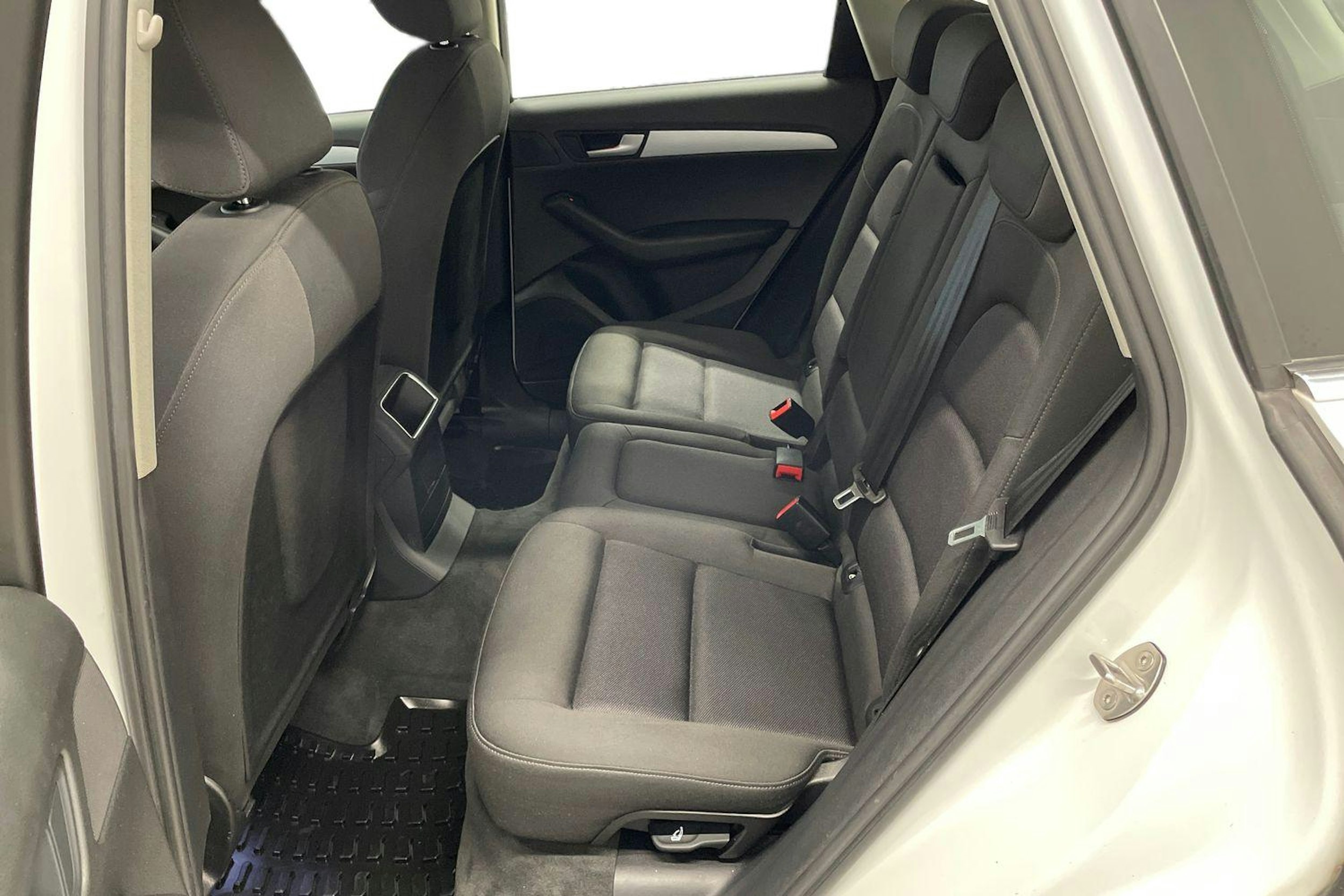 Valkoinen Audi Q5 2012 kuva 10.