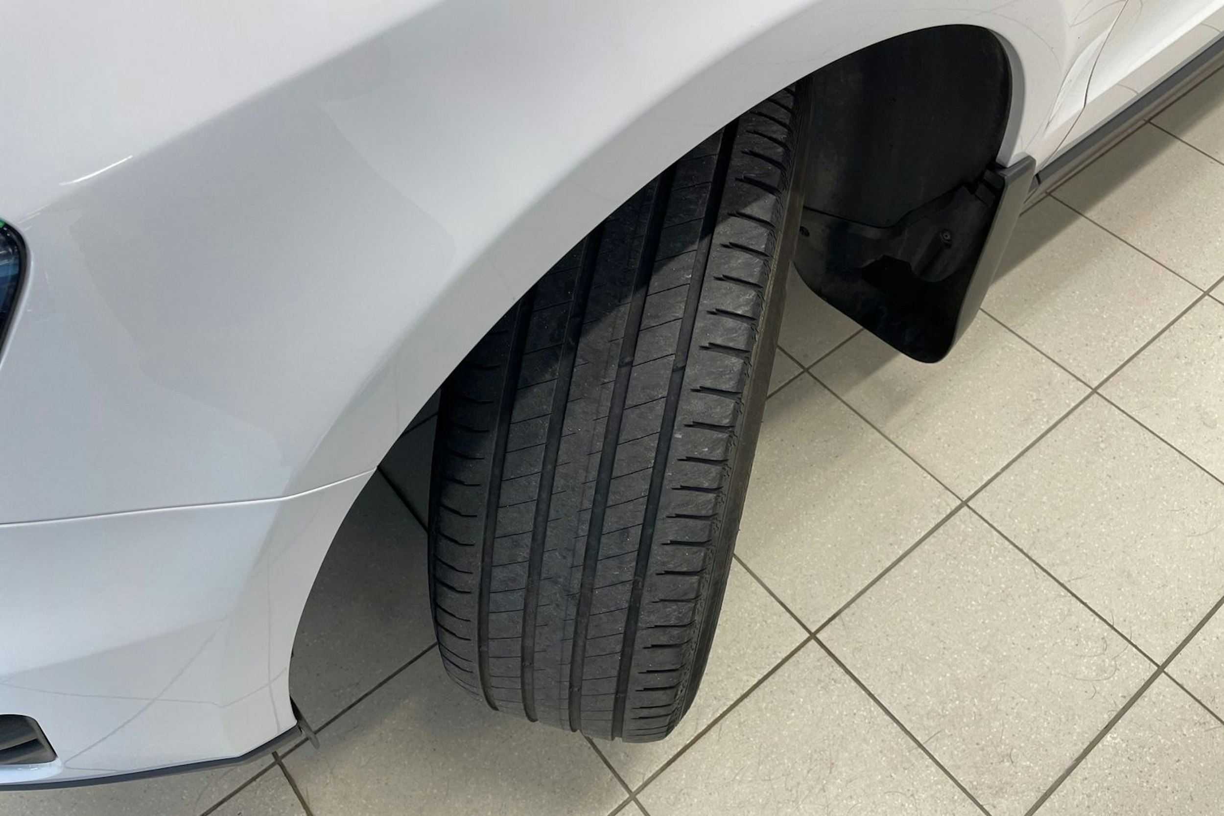 Valkoinen Audi Q5 2012 kuva 13.